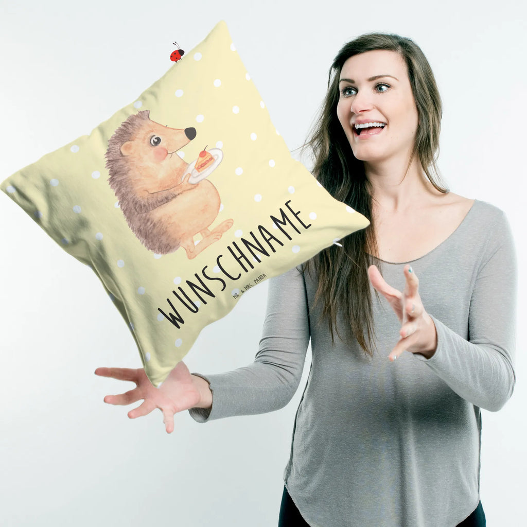 Personalisiertes Kissen Igel mit Kuchenstück Kopfkissen, Wunschname, personalisiert, bedrucken, Name, Kissen, Tiermotive, Gute Laune, lustige Sprüche, Tiere, Einladung Party, Igel, Torte, Backen Geschenk, Geburtstagskuchen, Kuchen backen, Kuchen, Essen Spruch