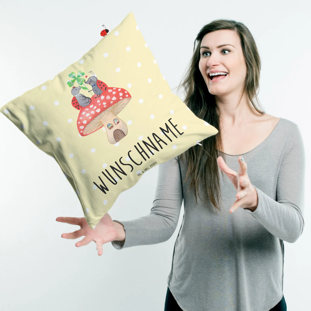 Personalisiertes Kissen Marienkäfer Paar Fliegenpilz bedrucken, Kopfkissen, Kissen, personalisiert, Wunschname, Name, Tiermotive, Gute Laune, lustige Sprüche, Tiere, Marienkäfer, Fleigenpilzhaus, Haus, Wohnung, Fliegenpilz, zuhause