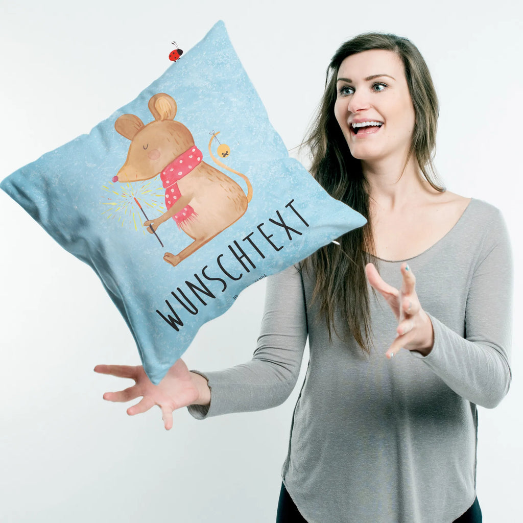 Personalisiertes Kissen Weihnachtsmaus bedrucken, Wunschname, Kissen, Name, Kopfkissen, personalisiert, Winter, Weihnachten, Weihnachtsdeko, Nikolaus, Advent, Heiligabend, Wintermotiv, Maus, Mäuschen, Frohe Weihnachten, Weihnachtswunder, Weihnachtsmotiv, Weihnachtsgruß