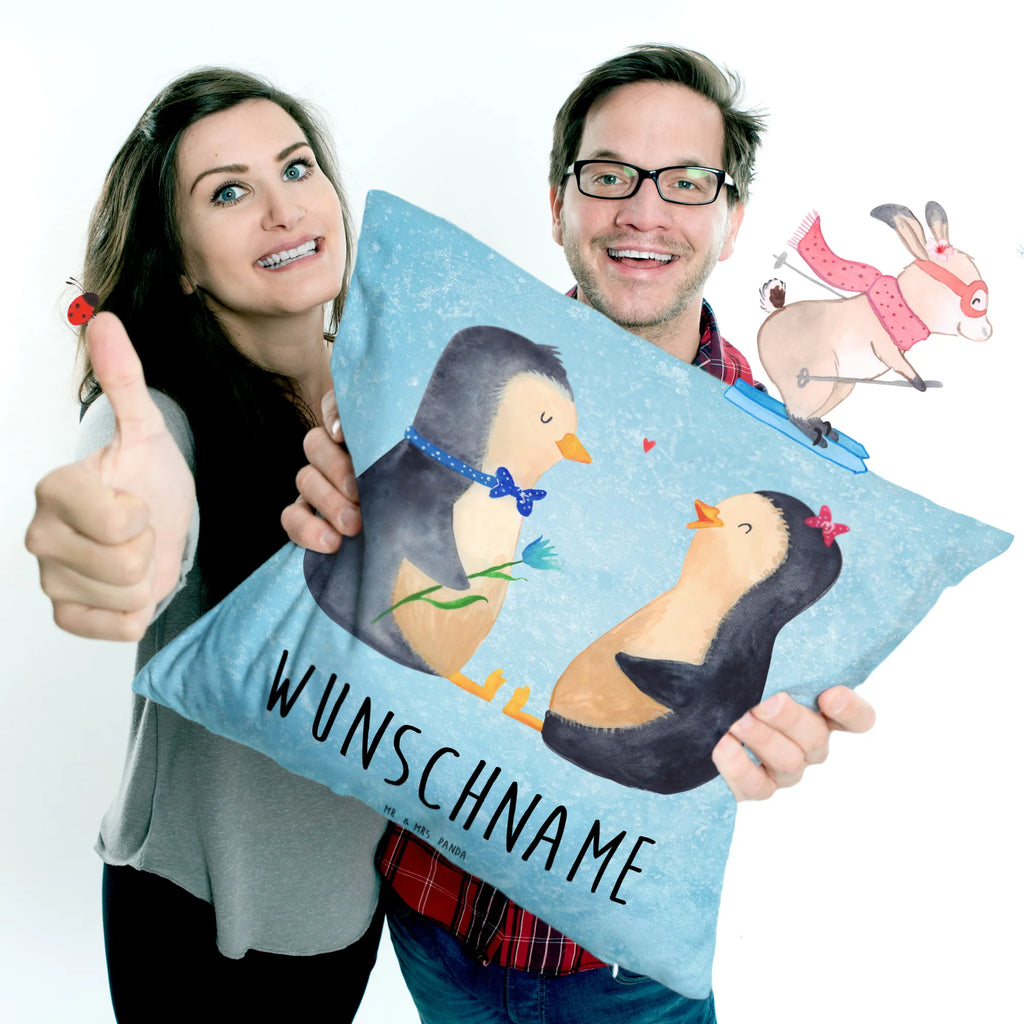 Personalisiertes Kissen Pinguin Pärchen Kopfkissen, Wunschname, bedrucken, Kissen, personalisiert, Name, Pinguin, große Liebe, Verlobung, Hochzeitsgeschenk, Hochzeit, Hochzeitstag, Liebesbeweis, Jahrestag, Pinguine, Traumpaar, Liebe, Liebespaar, Liebesgeschenk