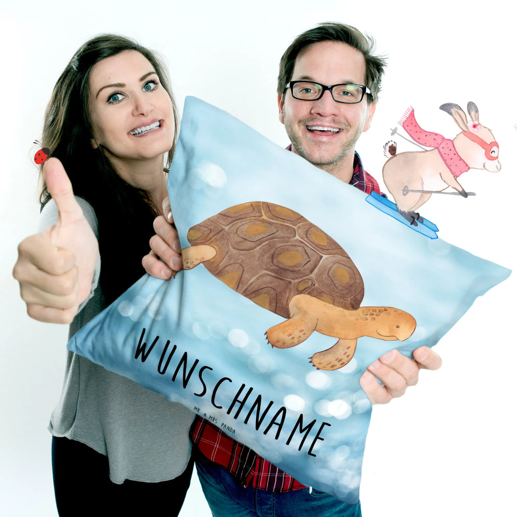Personalisiertes Kissen Schildkröte marschiert Kissen, Wunschname, Kopfkissen, Name, bedrucken, personalisiert, Meerestiere, Meer, Urlaub, Reiselust, Schildkröten, Schildkröte, Lieblingsmensch, Inspiration, Neustart, Abenteuer, Motivation, get lost