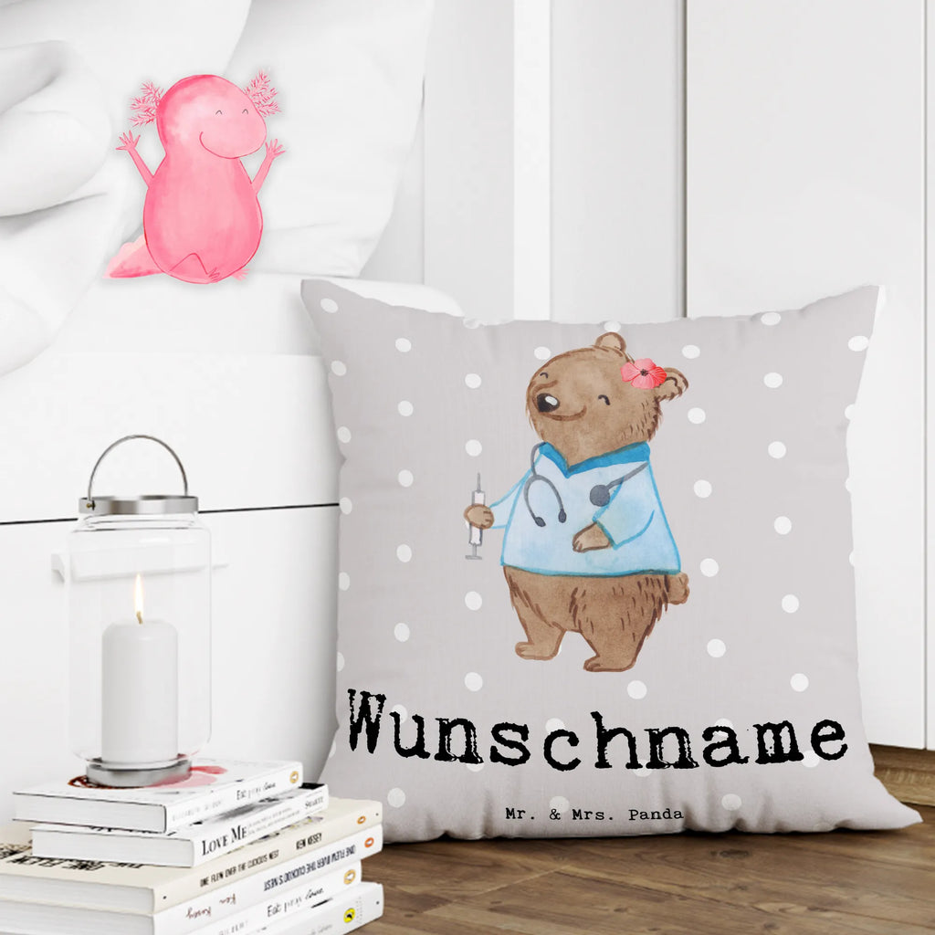 Personalisiertes Kissen Krankenpflegehelferin mit Herz personalisiert, Name, bedrucken, Kopfkissen, Wunschname, Kissen, Beruf, Ausbildung, Jubiläum, Abschied, Rente, Kollege, Kollegin, Geschenk, Schenken, Arbeitskollege, Mitarbeiter, Firma, Danke, Dankeschön, Pflegehelferin, Pflegekraft, Krankenpflegehelferin