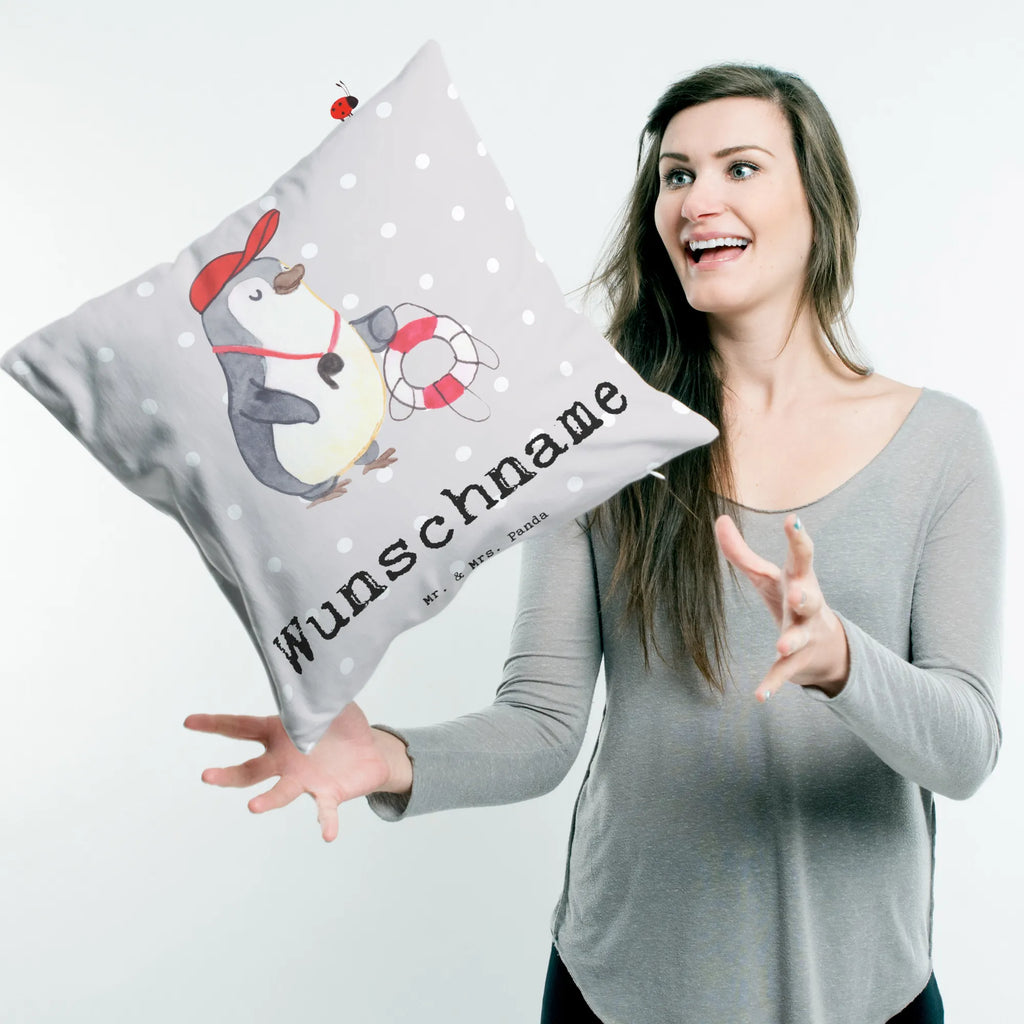 Personalisiertes Kissen Bademeister mit Herz Name, personalisiert, bedrucken, Kopfkissen, Wunschname, Kissen, Beruf, Ausbildung, Jubiläum, Abschied, Rente, Kollege, Kollegin, Geschenk, Schenken, Arbeitskollege, Mitarbeiter, Firma, Danke, Dankeschön, Schwimmmeister, Schwimmschule, Schwimmbad, Freibad, Schwimmverein, Bademeister, Badeanstalt, Rettungsschwimmer