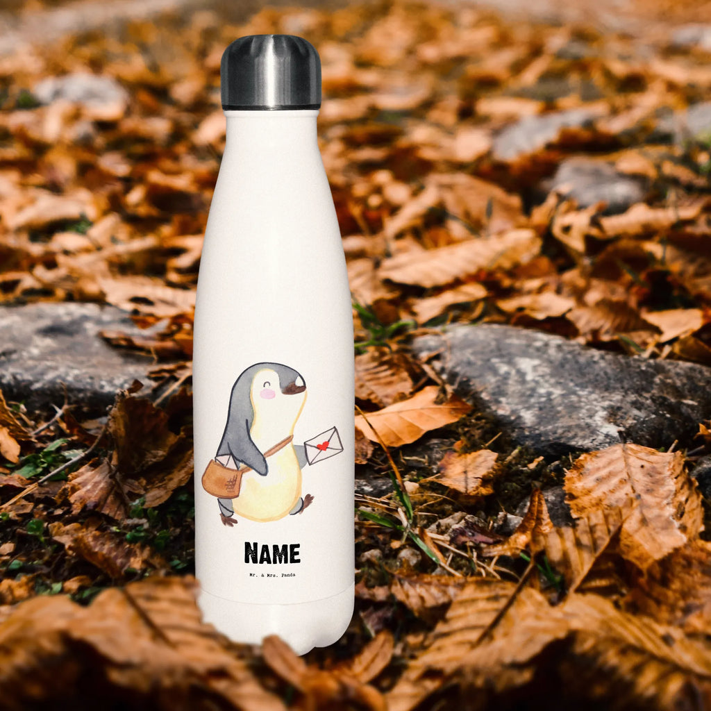 Personalisierte Thermosflasche Postbote mit Herz Thermosflasche Mit Trinkverschluss Und Namen, Thermoflasche Edelstahl Mit Gravur, Thermoflasche Personalisiert, Moderne Thermosflasche Mit Text, Thermosflasche Mit Wunschtext, Doppelwandige Trinkflasche Mit Gravur, Kalthalteflasche Mit Wunschtext, Thermosflasche Kinder Mit Namen, Personalisierte Thermosflasche, Flasche Für Kohlensäure Mit Gravur, Isolierflasche Mit Gravur, Thermosflasche Für Kaffee Mit Wunschtext, Thermosflasche Wandern Mit Gravur, Auslaufsichere Thermosflasche Mit Wunschtext, Thermosflasche 1 Liter Personalisiert, Vakuumflasche Mit Namen, Thermosflasche Für Wasser Personalisiert, Thermosflasche Für Sport Mit Namen, Thermosflasche Herren Mit Wunschtext, Warmhalteflasche Personalisiert, BPA-Freie Thermosflasche Mit Namen, Robuste Thermosflasche Personalisiert, Thermosflasche Mit Namen, Leichte Thermosflasche Mit Wunschtext, Thermosflasche Damen Personalisiert, Thermosflasche Outdoor Mit Gravur, Klassische Thermosflasche Mit Namen, Thermosflasche Mit Drehverschluss Und Gravur, Thermosflasche Für Schule Mit Gravur, Thermosflasche Reisen Mit Namen, Nachhaltige Thermosflasche Mit Gravur, Getränkeflasche Personalisiert, Thermoskanne Unterwegs Mit Namen, Thermosflasche 500ml Mit Gravur, Thermosflasche 750ml Mit Namen, Spülmaschinenfeste Thermosflasche Mit Gravur, Trinkflasche Isoliert Mit Namen, Sommerflasche Mit Wunschtext, Thermosflasche Für Tee Mit Namen, Edelstahlflasche Mit Wunschtext, Thermosflasche Für Büro Mit Wunschtext, Umweltfreundliche Thermosflasche Mit Wunschtext, Beruf, Ausbildung, Jubiläum, Abschied, Rente, Kollege, Kollegin, Geschenk, Schenken, Arbeitskollege, Mitarbeiter, Firma, Danke, Dankeschön, Postler, Postbote, Briefzusteller, Briefträger