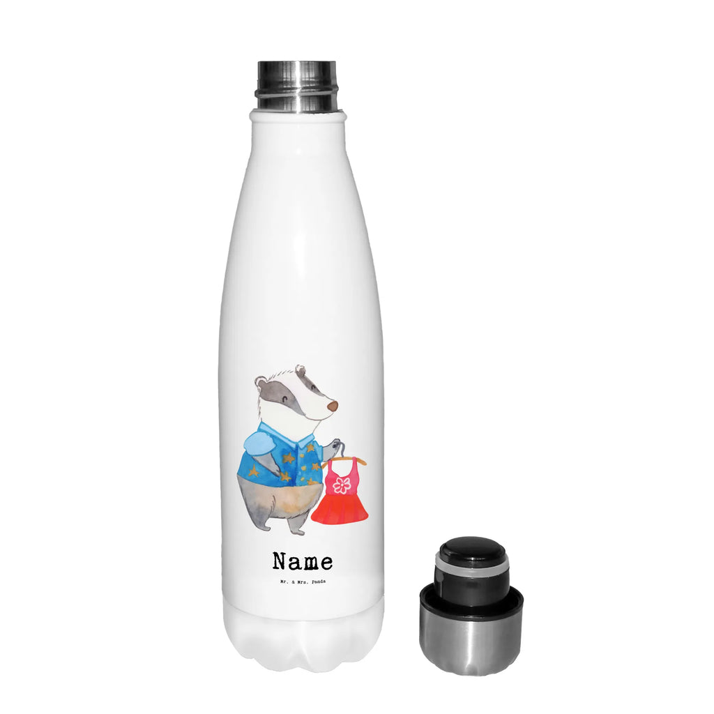 Personalisierte Thermosflasche Modedesignerin mit Herz Warmhalteflasche Personalisiert, Thermosflasche Herren Mit Wunschtext, Moderne Thermosflasche Mit Text, Thermoflasche Personalisiert, Vakuumflasche Mit Namen, Sommerflasche Mit Wunschtext, Thermosflasche 750ml Mit Namen, Doppelwandige Trinkflasche Mit Gravur, Kalthalteflasche Mit Wunschtext, Thermosflasche Damen Personalisiert, Robuste Thermosflasche Personalisiert, Flasche Für Kohlensäure Mit Gravur, Thermosflasche Mit Drehverschluss Und Gravur, Umweltfreundliche Thermosflasche Mit Wunschtext, Thermosflasche Für Tee Mit Namen, Spülmaschinenfeste Thermosflasche Mit Gravur, Thermosflasche Mit Wunschtext, Thermosflasche Für Schule Mit Gravur, BPA-Freie Thermosflasche Mit Namen, Thermosflasche Für Wasser Personalisiert, Thermosflasche 1 Liter Personalisiert, Isolierflasche Mit Gravur, Thermosflasche Wandern Mit Gravur, Thermosflasche Mit Trinkverschluss Und Namen, Edelstahlflasche Mit Wunschtext, Trinkflasche Isoliert Mit Namen, Thermoskanne Unterwegs Mit Namen, Thermosflasche 500ml Mit Gravur, Leichte Thermosflasche Mit Wunschtext, Nachhaltige Thermosflasche Mit Gravur, Thermosflasche Outdoor Mit Gravur, Thermoflasche Edelstahl Mit Gravur, Thermosflasche Kinder Mit Namen, Getränkeflasche Personalisiert, Klassische Thermosflasche Mit Namen, Thermosflasche Für Sport Mit Namen, Personalisierte Thermosflasche, Thermosflasche Für Kaffee Mit Wunschtext, Thermosflasche Reisen Mit Namen, Thermosflasche Mit Namen, Auslaufsichere Thermosflasche Mit Wunschtext, Thermosflasche Für Büro Mit Wunschtext, Beruf, Ausbildung, Jubiläum, Abschied, Rente, Kollege, Kollegin, Geschenk, Schenken, Arbeitskollege, Mitarbeiter, Firma, Danke, Dankeschön, Modedesignerin, Modeschöpferin, Fashion Designerin