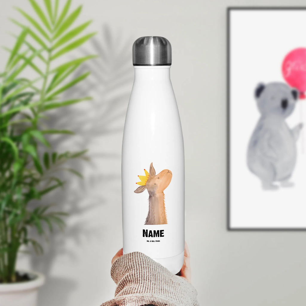 Personalisierte Thermosflasche Lamakopf König Thermosflasche Für Kaffee Mit Wunschtext, Thermosflasche Mit Drehverschluss Und Gravur, Thermosflasche 1 Liter Personalisiert, Flasche Für Kohlensäure Mit Gravur, Thermosflasche Reisen Mit Namen, Warmhalteflasche Personalisiert, Thermosflasche Mit Namen, Thermoflasche Personalisiert, Robuste Thermosflasche Personalisiert, Vakuumflasche Mit Namen, Thermosflasche Herren Mit Wunschtext, Thermosflasche Für Tee Mit Namen, Nachhaltige Thermosflasche Mit Gravur, Thermoskanne Unterwegs Mit Namen, Thermosflasche Für Sport Mit Namen, Umweltfreundliche Thermosflasche Mit Wunschtext, Thermosflasche Wandern Mit Gravur, BPA-Freie Thermosflasche Mit Namen, Klassische Thermosflasche Mit Namen, Thermosflasche 750ml Mit Namen, Auslaufsichere Thermosflasche Mit Wunschtext, Thermosflasche Für Büro Mit Wunschtext, Thermosflasche Damen Personalisiert, Trinkflasche Isoliert Mit Namen, Doppelwandige Trinkflasche Mit Gravur, Isolierflasche Mit Gravur, Thermosflasche Für Schule Mit Gravur, Thermosflasche Für Wasser Personalisiert, Thermosflasche Mit Wunschtext, Leichte Thermosflasche Mit Wunschtext, Moderne Thermosflasche Mit Text, Thermoflasche Edelstahl Mit Gravur, Sommerflasche Mit Wunschtext, Spülmaschinenfeste Thermosflasche Mit Gravur, Edelstahlflasche Mit Wunschtext, Thermosflasche Outdoor Mit Gravur, Thermosflasche 500ml Mit Gravur, Personalisierte Thermosflasche, Getränkeflasche Personalisiert, Kalthalteflasche Mit Wunschtext, Thermosflasche Mit Trinkverschluss Und Namen, Thermosflasche Kinder Mit Namen, Lama, Alpaka, Kollegin, Papa, König, Lamas, Vorgesetzter, Freundin, Chef, Abi, Königin, Mama, Büro Kollege, Abitur
