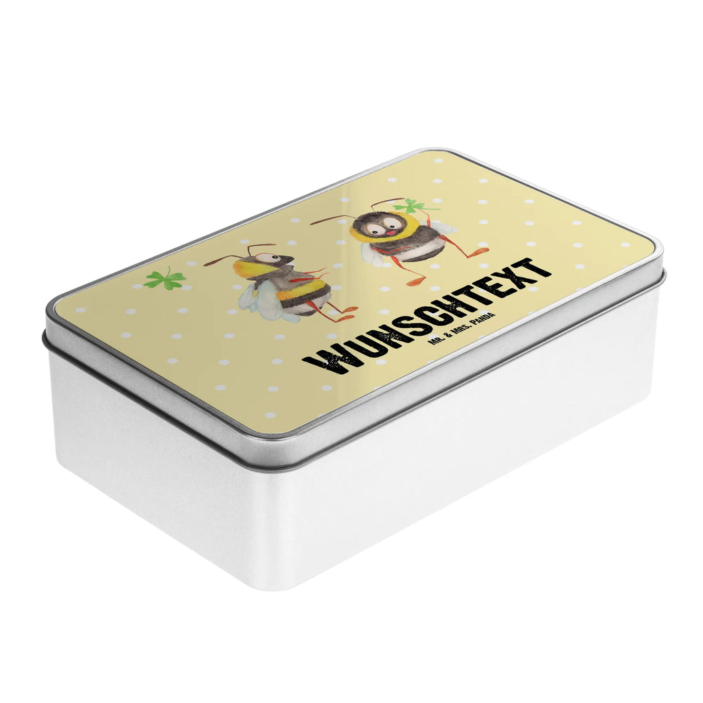 Personalisierte Metalldose Hummeln mit Kleeblatt Bedruckte Metalldose Mit Wunschtext, Runde Metalldose Mit Wunschtext, Personalisierte Metalldose, Metalldose Für Kinder Mit Namen, Aufbewahrungsbox Metall Mit Namen, Metalldose Für Erwachsene Personalisiert, Keksdose Mit Gravur, Basteldose Mit Wunschtext, Verpackungsdose Mit Wunschtext, Geschenkbox Metall Mit Namen, Dose Aus Metall Mit Wunschtext, Vintage Blechdose Personalisiert, Süßigkeitendose Mit Namen, Teedose Mit Wunschtext, Retro Metalldose Mit Gravur, Große Metalldose Mit Gravur, Metalldose Mit Initialen, Metalldose Mit Namen, Deko Metalldose Personalisiert, Geschenkverpackung Metall Mit Gravur, Aufbewahrungsdose Metall Personalisiert, Blechdose Mit Spruch, Kleine Metalldose Mit Text, Schmuckdose Metall Personalisiert, Personalisierbare Vorratsdose Metall, Vorratsbehälter Metall Mit Gravur, Metalldose Mit Liebevollem Text, Metalldose Mit Wunschtext, Metalldose Für Küche Mit Wunschtext, Nostalgische Metalldose Mit Wunschtext, Rechteckige Metalldose Mit Namen, Blechdose Mit Gravur, Vorratsdose Metall Mit Gravur, Lustige Sprüche, Tiere, Tiermotive, Gute Laune, Biene, Spruch Fröhlich, Spruch schön, glücklich sein, Biene Deko, Hummel, Spruch Positiv, glücklich Werden