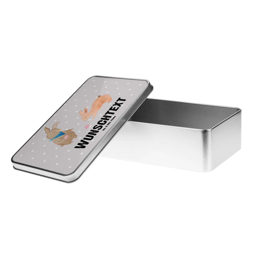 Personalisierte Metalldose Hasen Muschel Geschenkverpackung Metall Mit Gravur, Metalldose Mit Namen, Verpackungsdose Mit Wunschtext, Schmuckdose Metall Personalisiert, Metalldose Mit Wunschtext, Basteldose Mit Wunschtext, Metalldose Mit Initialen, Metalldose Zum Selbstgestalten, Rechteckige Metalldose Mit Namen, Vintage Blechdose Personalisiert, Aufbewahrungsdose Metall Personalisiert, Bedruckte Metalldose Mit Wunschtext, Nostalgische Metalldose Mit Wunschtext, Personalisierte Metalldose, Runde Metalldose Mit Wunschtext, Personalisierbare Vorratsdose Metall, Süßigkeitendose Mit Namen, Metalldose Für Kinder Mit Namen, Retro Metalldose Mit Gravur, Vorratsbehälter Metall Mit Gravur, Metalldose Für Erwachsene Personalisiert, Blechdose Mit Spruch, Geschenkbox Metall Mit Namen, Metalldose Für Küche Mit Wunschtext, Teedose Mit Wunschtext, Metalldose Mit Liebevollem Text, Kleine Metalldose Mit Text, Große Metalldose Mit Gravur, Vorratsdose Metall Mit Gravur, Blechdose Mit Gravur, Dose Aus Metall Mit Wunschtext, Aufbewahrungsbox Metall Mit Namen, Keksdose Mit Gravur, Deko Metalldose Personalisiert, Familie, Vatertag, Muttertag, Bruder, Schwester, Mama, Papa, Oma, Opa, Freundinnen, Muscheln, beste Freundin, best friends, Muscheln sammeln, Hasen, Meer, Freundin, BFF