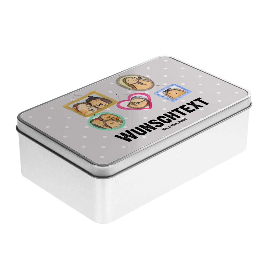 Personalisierte Metalldose Igel Familie Aufbewahrungsbox Metall Mit Namen, Blechdose Mit Spruch, Metalldose Mit Namen, Große Metalldose Mit Gravur, Vorratsbehälter Metall Mit Gravur, Vintage Blechdose Personalisiert, Metalldose Mit Liebevollem Text, Metalldose Für Kinder Mit Namen, Blechdose Mit Gravur, Schmuckdose Metall Personalisiert, Nostalgische Metalldose Mit Wunschtext, Rechteckige Metalldose Mit Namen, Vorratsdose Metall Mit Gravur, Runde Metalldose Mit Wunschtext, Metalldose Mit Wunschtext, Metalldose Für Erwachsene Personalisiert, Retro Metalldose Mit Gravur, Basteldose Mit Wunschtext, Aufbewahrungsdose Metall Personalisiert, Dose Aus Metall Mit Wunschtext, Personalisierte Metalldose, Süßigkeitendose Mit Namen, Geschenkbox Metall Mit Namen, Verpackungsdose Mit Wunschtext, Bedruckte Metalldose Mit Wunschtext, Kleine Metalldose Mit Text, Deko Metalldose Personalisiert, Metalldose Mit Initialen, Personalisierbare Vorratsdose Metall, Teedose Mit Wunschtext, Geschenkverpackung Metall Mit Gravur, Keksdose Mit Gravur, Metalldose Für Küche Mit Wunschtext, Schwester, Familie, Vatertag, Opa, Oma, Muttertag, Papa, Mama, Bruder, Liebe, Zusammenhalt, Bilder, Glück, Igel