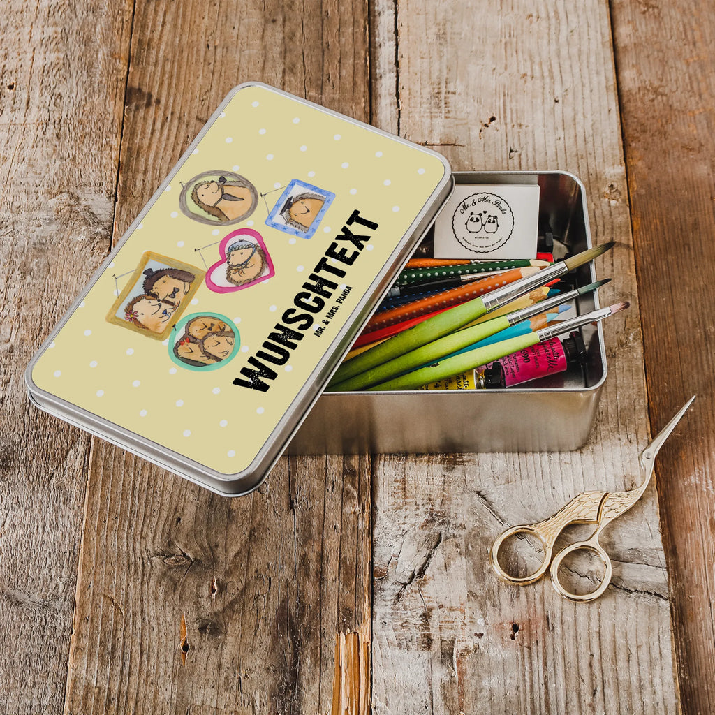 Personalisierte Metalldose Igel Familie Aufbewahrungsbox Metall Mit Namen, Blechdose Mit Spruch, Metalldose Mit Namen, Große Metalldose Mit Gravur, Vorratsbehälter Metall Mit Gravur, Vintage Blechdose Personalisiert, Metalldose Mit Liebevollem Text, Metalldose Für Kinder Mit Namen, Blechdose Mit Gravur, Schmuckdose Metall Personalisiert, Nostalgische Metalldose Mit Wunschtext, Rechteckige Metalldose Mit Namen, Vorratsdose Metall Mit Gravur, Runde Metalldose Mit Wunschtext, Metalldose Mit Wunschtext, Metalldose Für Erwachsene Personalisiert, Retro Metalldose Mit Gravur, Basteldose Mit Wunschtext, Aufbewahrungsdose Metall Personalisiert, Dose Aus Metall Mit Wunschtext, Personalisierte Metalldose, Süßigkeitendose Mit Namen, Geschenkbox Metall Mit Namen, Verpackungsdose Mit Wunschtext, Bedruckte Metalldose Mit Wunschtext, Kleine Metalldose Mit Text, Deko Metalldose Personalisiert, Metalldose Mit Initialen, Personalisierbare Vorratsdose Metall, Teedose Mit Wunschtext, Geschenkverpackung Metall Mit Gravur, Keksdose Mit Gravur, Metalldose Für Küche Mit Wunschtext, Schwester, Familie, Vatertag, Opa, Oma, Muttertag, Papa, Mama, Bruder, Liebe, Zusammenhalt, Bilder, Glück, Igel