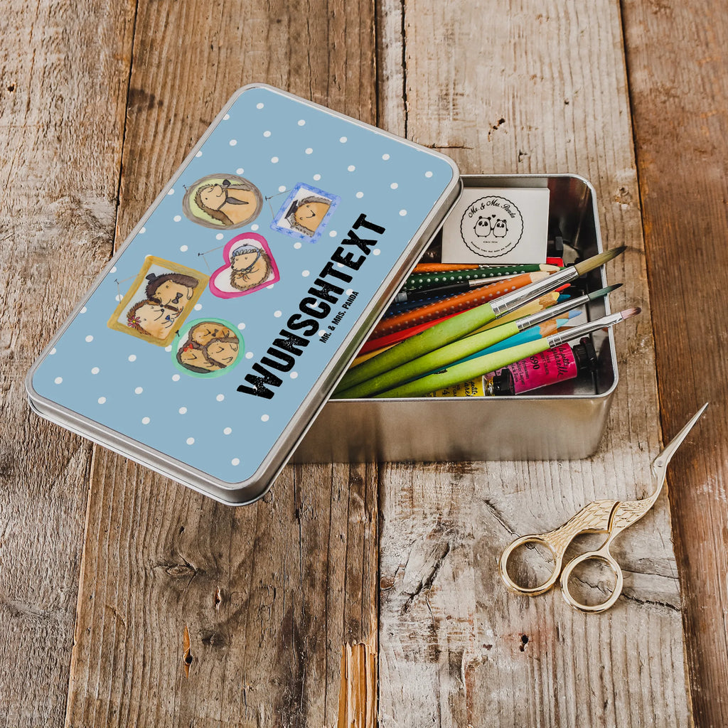 Personalisierte Metalldose Igel Familie Aufbewahrungsbox Metall Mit Namen, Blechdose Mit Spruch, Metalldose Mit Namen, Große Metalldose Mit Gravur, Vorratsbehälter Metall Mit Gravur, Vintage Blechdose Personalisiert, Metalldose Mit Liebevollem Text, Metalldose Für Kinder Mit Namen, Blechdose Mit Gravur, Schmuckdose Metall Personalisiert, Nostalgische Metalldose Mit Wunschtext, Rechteckige Metalldose Mit Namen, Vorratsdose Metall Mit Gravur, Runde Metalldose Mit Wunschtext, Metalldose Mit Wunschtext, Metalldose Für Erwachsene Personalisiert, Retro Metalldose Mit Gravur, Basteldose Mit Wunschtext, Aufbewahrungsdose Metall Personalisiert, Dose Aus Metall Mit Wunschtext, Personalisierte Metalldose, Süßigkeitendose Mit Namen, Geschenkbox Metall Mit Namen, Verpackungsdose Mit Wunschtext, Bedruckte Metalldose Mit Wunschtext, Kleine Metalldose Mit Text, Deko Metalldose Personalisiert, Metalldose Mit Initialen, Personalisierbare Vorratsdose Metall, Teedose Mit Wunschtext, Geschenkverpackung Metall Mit Gravur, Keksdose Mit Gravur, Metalldose Für Küche Mit Wunschtext, Schwester, Familie, Vatertag, Opa, Oma, Muttertag, Papa, Mama, Bruder, Liebe, Zusammenhalt, Bilder, Glück, Igel