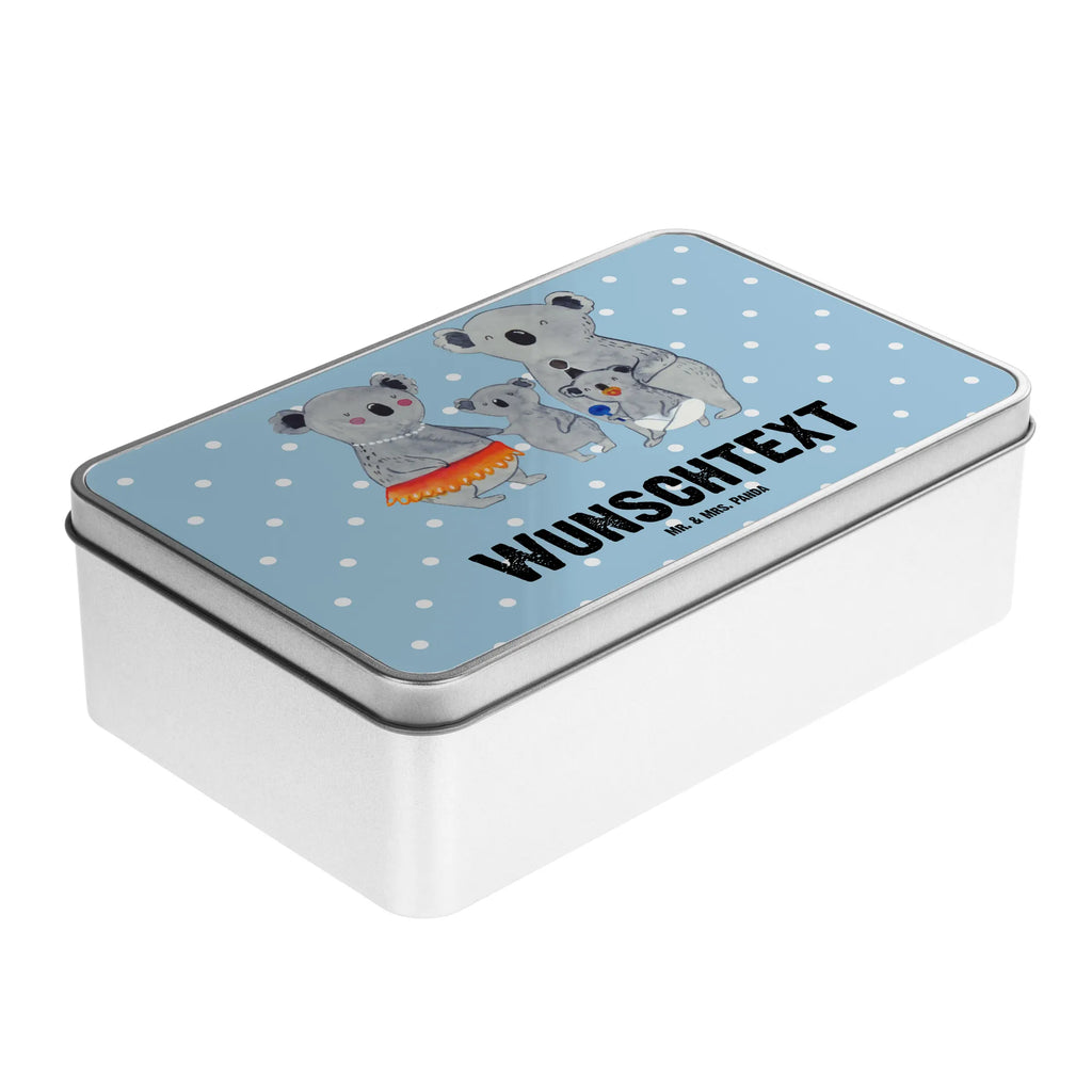Personalisierte Metalldose Koala Familie Geschenkverpackung Metall Mit Gravur, Metalldose Mit Liebevollem Text, Aufbewahrungsbox Metall Mit Namen, Rechteckige Metalldose Mit Namen, Dose Aus Metall Mit Wunschtext, Bedruckte Metalldose Mit Wunschtext, Personalisierte Metalldose, Verpackungsdose Mit Wunschtext, Vintage Blechdose Personalisiert, Süßigkeitendose Mit Namen, Kleine Metalldose Mit Text, Personalisierbare Vorratsdose Metall, Basteldose Mit Wunschtext, Metalldose Für Küche Mit Wunschtext, Metalldose Mit Wunschtext, Teedose Mit Wunschtext, Große Metalldose Mit Gravur, Metalldose Mit Initialen, Vorratsdose Metall Mit Gravur, Deko Metalldose Personalisiert, Vorratsbehälter Metall Mit Gravur, Blechdose Mit Spruch, Metalldose Für Erwachsene Personalisiert, Keksdose Mit Gravur, Nostalgische Metalldose Mit Wunschtext, Metalldose Für Kinder Mit Namen, Blechdose Mit Gravur, Schmuckdose Metall Personalisiert, Geschenkbox Metall Mit Namen, Metalldose Mit Namen, Retro Metalldose Mit Gravur, Runde Metalldose Mit Wunschtext, Aufbewahrungsdose Metall Personalisiert, Schwester, Familie, Vatertag, Opa, Oma, Muttertag, Papa, Mama, Bruder, Family, Geschwister, Kinder, Koalas, Koala, Familienleben