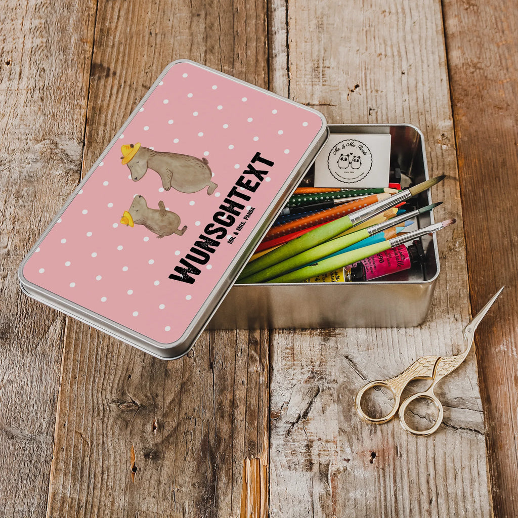 Personalisierte Metalldose Bären mit Hut Teedose Mit Wunschtext, Kleine Metalldose Mit Text, Vorratsbehälter Metall Mit Gravur, Metalldose Für Kinder Mit Namen, Blechdose Mit Spruch, Blechdose Mit Gravur, Große Metalldose Mit Gravur, Dose Aus Metall Mit Wunschtext, Retro Metalldose Mit Gravur, Aufbewahrungsbox Metall Mit Namen, Schmuckdose Metall Personalisiert, Metalldose Mit Liebevollem Text, Vorratsdose Metall Mit Gravur, Geschenkverpackung Metall Mit Gravur, Metalldose Mit Namen, Deko Metalldose Personalisiert, Metalldose Zum Selbstgestalten, Personalisierbare Vorratsdose Metall, Bedruckte Metalldose Mit Wunschtext, Verpackungsdose Mit Wunschtext, Personalisierte Metalldose, Geschenkbox Metall Mit Namen, Metalldose Für Küche Mit Wunschtext, Metalldose Für Erwachsene Personalisiert, Metalldose Mit Initialen, Basteldose Mit Wunschtext, Aufbewahrungsdose Metall Personalisiert, Süßigkeitendose Mit Namen, Runde Metalldose Mit Wunschtext, Metalldose Mit Wunschtext, Rechteckige Metalldose Mit Namen, Vintage Blechdose Personalisiert, Nostalgische Metalldose Mit Wunschtext, Keksdose Mit Gravur, Familie, Vatertag, Muttertag, Bruder, Schwester, Mama, Papa, Oma, Opa, Paps, Vorbild, Sohn, Daddy, Bären, Lieblingsmensch, Kind, Söhne, Vater, Family, Bär, Dad, Kinder, Vater-Sohn, Papi