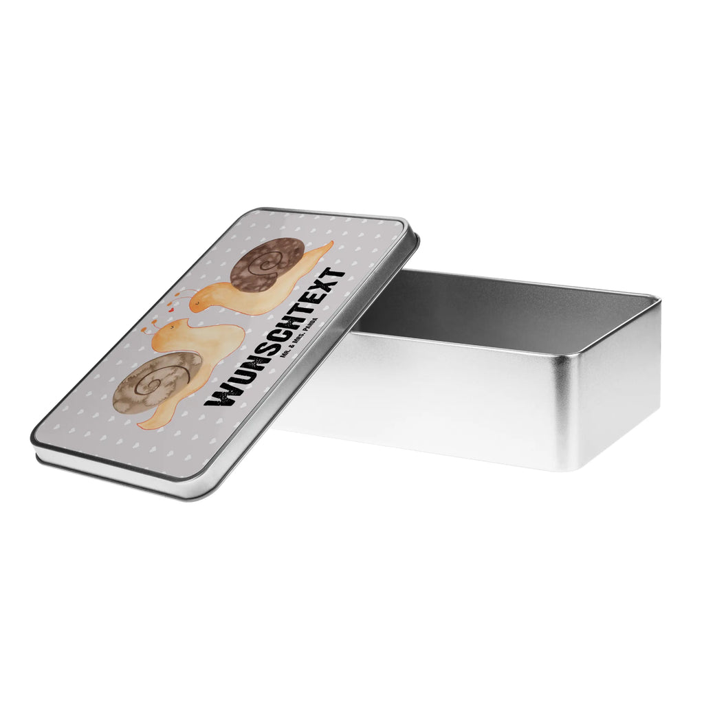 Personalisierte Metalldose Schnecken Liebe Metalldose Für Küche Mit Wunschtext, Süßigkeitendose Mit Namen, Vintage Blechdose Personalisiert, Geschenkbox Metall Mit Namen, Keksdose Mit Gravur, Metalldose Mit Namen, Verpackungsdose Mit Wunschtext, Metalldose Mit Wunschtext, Nostalgische Metalldose Mit Wunschtext, Kleine Metalldose Mit Text, Geschenkverpackung Metall Mit Gravur, Metalldose Für Erwachsene Personalisiert, Basteldose Mit Wunschtext, Aufbewahrungsdose Metall Personalisiert, Personalisierte Metalldose, Deko Metalldose Personalisiert, Metalldose Mit Initialen, Vorratsbehälter Metall Mit Gravur, Blechdose Mit Gravur, Runde Metalldose Mit Wunschtext, Metalldose Zum Selbstgestalten, Dose Aus Metall Mit Wunschtext, Schmuckdose Metall Personalisiert, Blechdose Mit Spruch, Rechteckige Metalldose Mit Namen, Metalldose Für Kinder Mit Namen, Vorratsdose Metall Mit Gravur, Metalldose Mit Liebevollem Text, Teedose Mit Wunschtext, Personalisierbare Vorratsdose Metall, Bedruckte Metalldose Mit Wunschtext, Retro Metalldose Mit Gravur, Aufbewahrungsbox Metall Mit Namen, Große Metalldose Mit Gravur, Liebe, Partner, Freund, Freundin, Ehemann, Ehefrau, Heiraten, Verlobung, Heiratsantrag, Liebesgeschenk, Jahrestag, Hocheitstag
