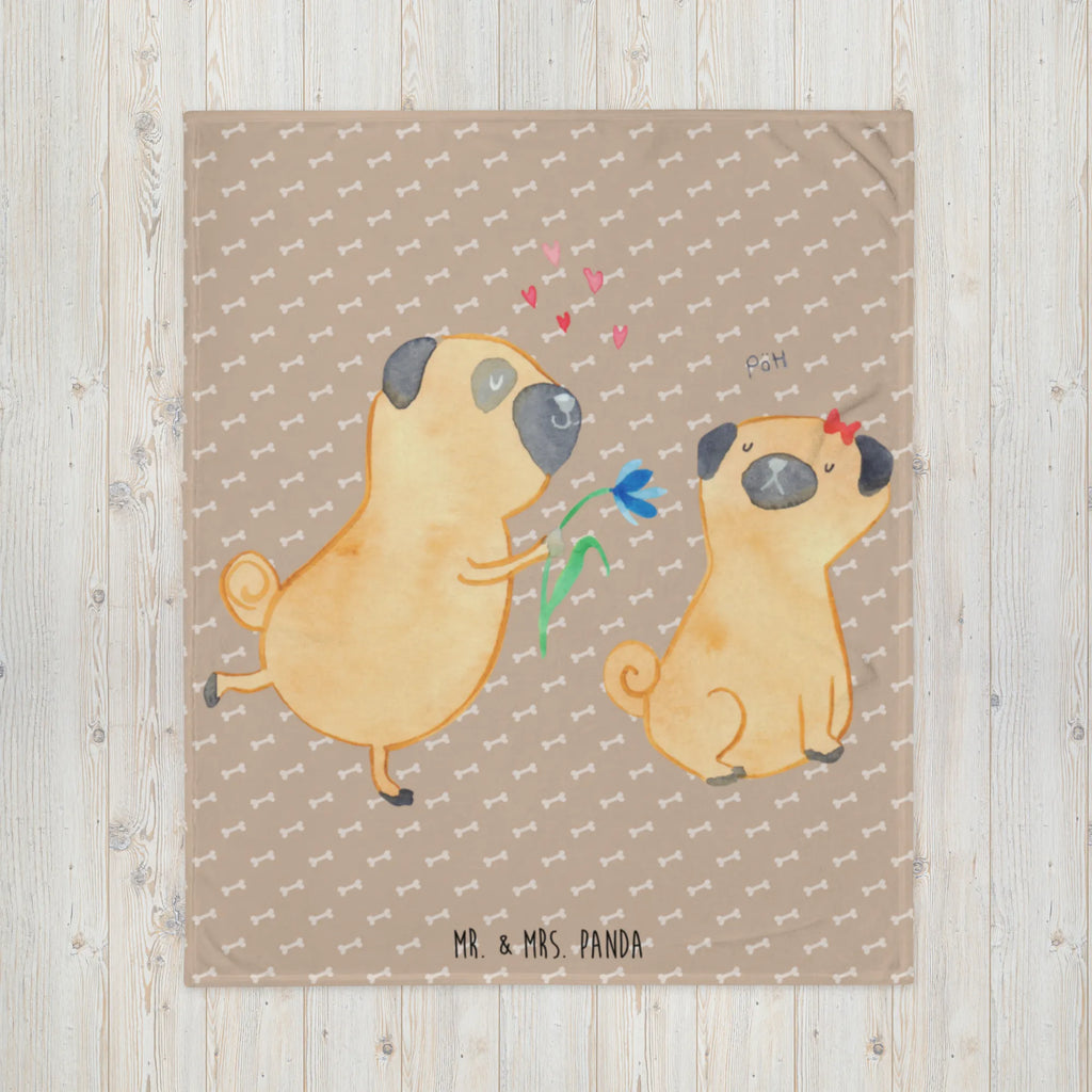Kuscheldecke Mops verliebt Mikrofaser Decke, Kuscheldecke XXL, Dekoration, Wohndecke, Gemütlich, Kinderdecke, Dekodecke, Wolldecke, Sofadecke, Decke, Kuschelfleecedecke, Jahrestagsgeschenk, Schmusedecke, Tagesdecke, Entspannen, Wohnzimmerdecke, Weihnachtsgeschenk, Fleecedecke, Hunderasse, Hundebesitzer, Sprüche, Hundemotiv, Haustier, Tierliebhaber, Hund, Hundeliebe, Verliebt, Liebe, Mops, Geschenk Freund, Möpse, Partner, Liebesspruch. Verlobt