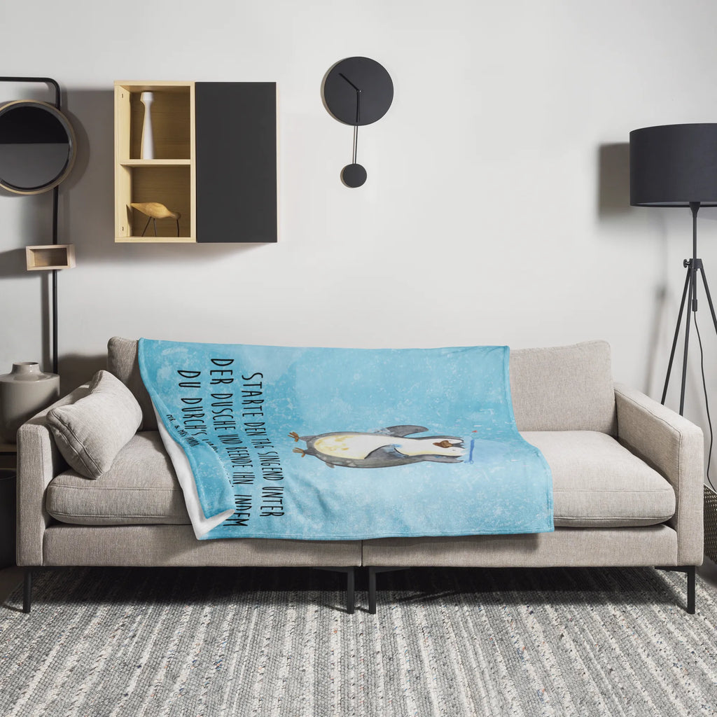 Kuscheldecke Pinguin Duschen Tagesdecke, Wolldecke, Wohndecke, Sofadecke, Decke, Pinguin, Motivation, Neustart, duschen, Lebensmotto, Neuanfang, Pinguine, glücklich sein, Dusche
