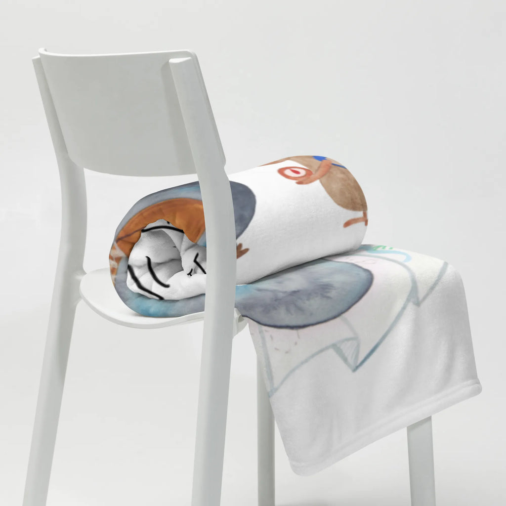 Kuscheldecke Pinguin & Maus Wanderer Decke, Kuschelfleecedecke, Schmusedecke, Jahrestagsgeschenk, Tagesdecke, Gemütlich, Dekodecke, Mikrofaser Decke, Wolldecke, Weihnachtsgeschenk, Fleecedecke, Sofadecke, Kinderdecke, Entspannen, Wohnzimmerdecke, Kuscheldecke XXL, Wohndecke, Dekoration, Pinguin, Roadtrip, Wandern, Abenteuer, Abenteurer, Wanderlust, Ausflug, Pinguine