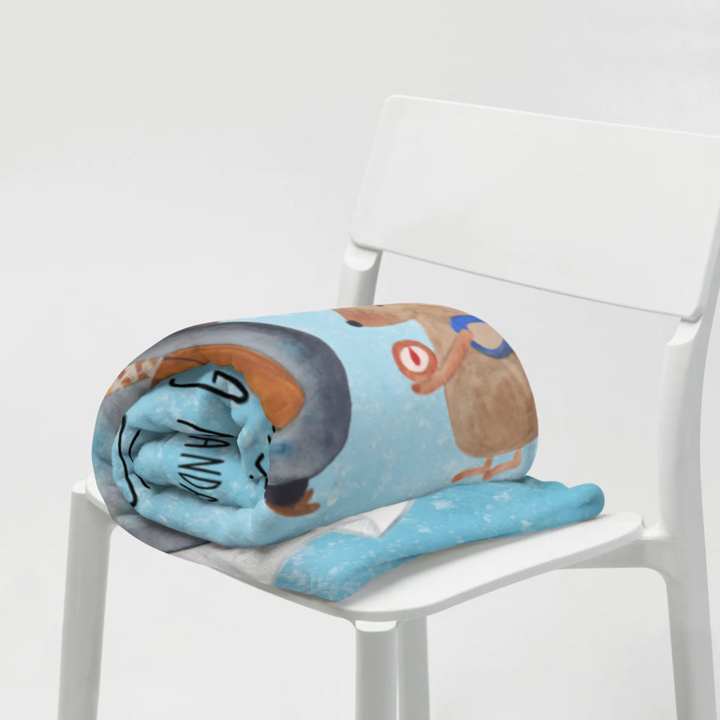 Kuscheldecke Pinguin & Maus Wanderer Decke, Kuschelfleecedecke, Schmusedecke, Jahrestagsgeschenk, Tagesdecke, Gemütlich, Dekodecke, Mikrofaser Decke, Wolldecke, Weihnachtsgeschenk, Fleecedecke, Sofadecke, Kinderdecke, Entspannen, Wohnzimmerdecke, Kuscheldecke XXL, Wohndecke, Dekoration, Pinguin, Roadtrip, Wandern, Abenteuer, Abenteurer, Wanderlust, Ausflug, Pinguine