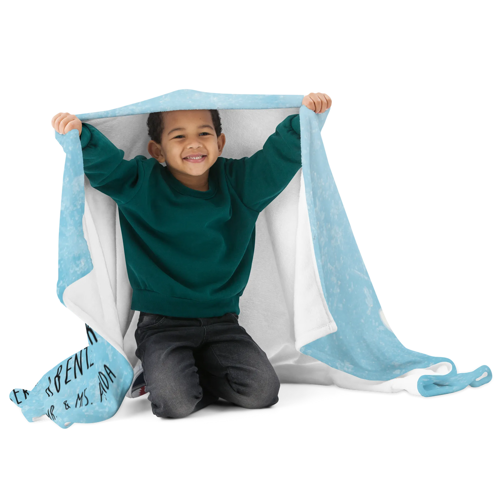 Kuscheldecke Pinguin & Maus Wanderer Decke, Kuschelfleecedecke, Schmusedecke, Jahrestagsgeschenk, Tagesdecke, Gemütlich, Dekodecke, Mikrofaser Decke, Wolldecke, Weihnachtsgeschenk, Fleecedecke, Sofadecke, Kinderdecke, Entspannen, Wohnzimmerdecke, Kuscheldecke XXL, Wohndecke, Dekoration, Pinguin, Roadtrip, Wandern, Abenteuer, Abenteurer, Wanderlust, Ausflug, Pinguine