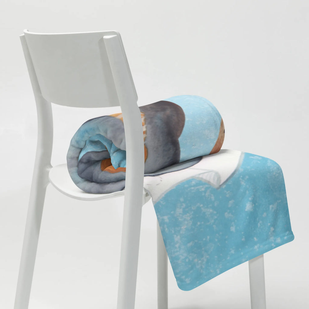 Kuscheldecke Pinguin & Maus Wanderer Decke, Kuschelfleecedecke, Schmusedecke, Jahrestagsgeschenk, Tagesdecke, Gemütlich, Dekodecke, Mikrofaser Decke, Wolldecke, Weihnachtsgeschenk, Fleecedecke, Sofadecke, Kinderdecke, Entspannen, Wohnzimmerdecke, Kuscheldecke XXL, Wohndecke, Dekoration, Pinguin, Roadtrip, Wandern, Abenteuer, Abenteurer, Wanderlust, Ausflug, Pinguine