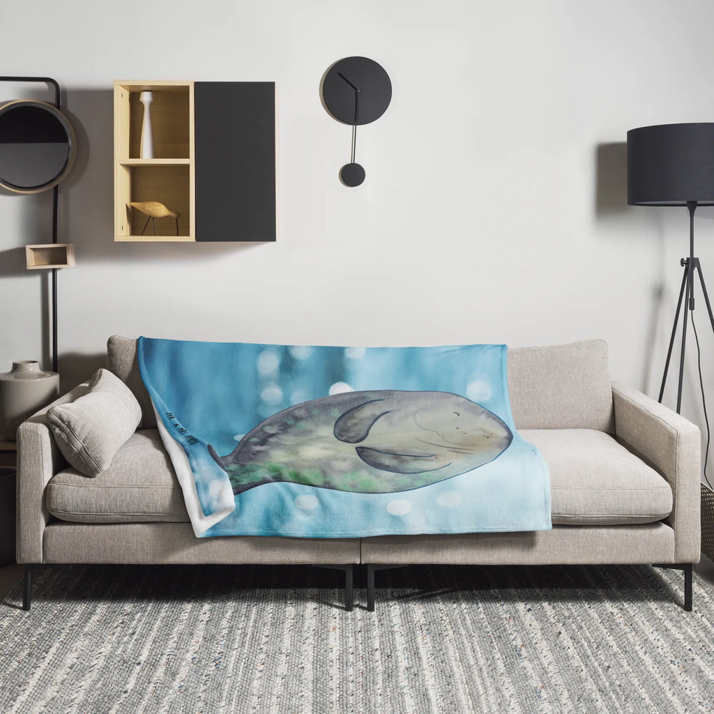 Kuscheldecke Seekuh Happy Schmusedecke, Wohnzimmerdecke, Weihnachtsgeschenk, Dekoration, Fleecedecke, Sofadecke, Kuscheldecke XXL, Dekodecke, Kuschelfleecedecke, Gemütlich, Decke, Mikrofaser Decke, Tagesdecke, Wohndecke, Entspannen, Wolldecke, Jahrestagsgeschenk, Kinderdecke, Urlaub, Meer, Meerestiere, Freundin, Liebeskummer, Selbstliebe, Achtsamkeit, Neustart, Seekühe, Respekt, Neuanfang, Seekuh, Zufrieden