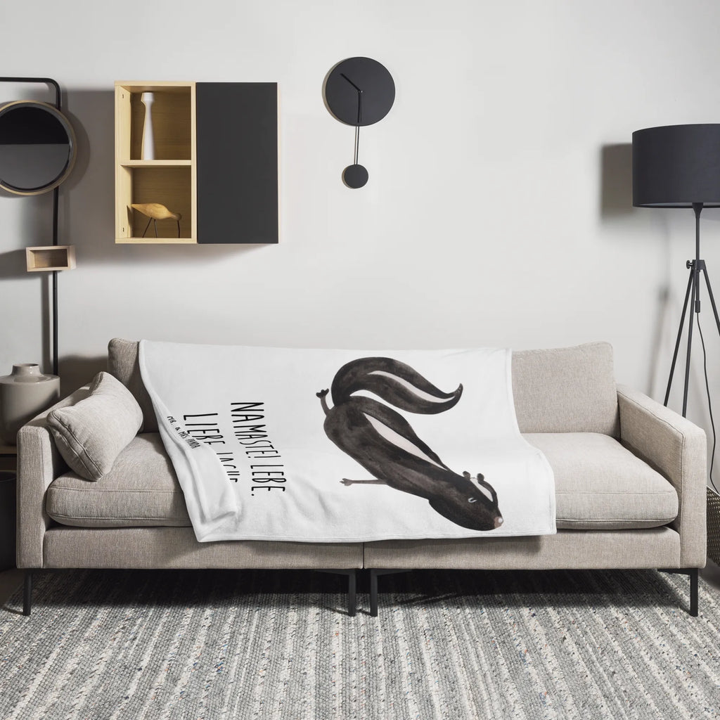 Koc skunks Joga Tagesdecke, Wohndecke, Wolldecke, Sofadecke, Decke, Stinktier, Skunk, Raubtier, Stinker, Liebe, Lache, Lebe, Yoga, Stinki, Namaste, Wildtier