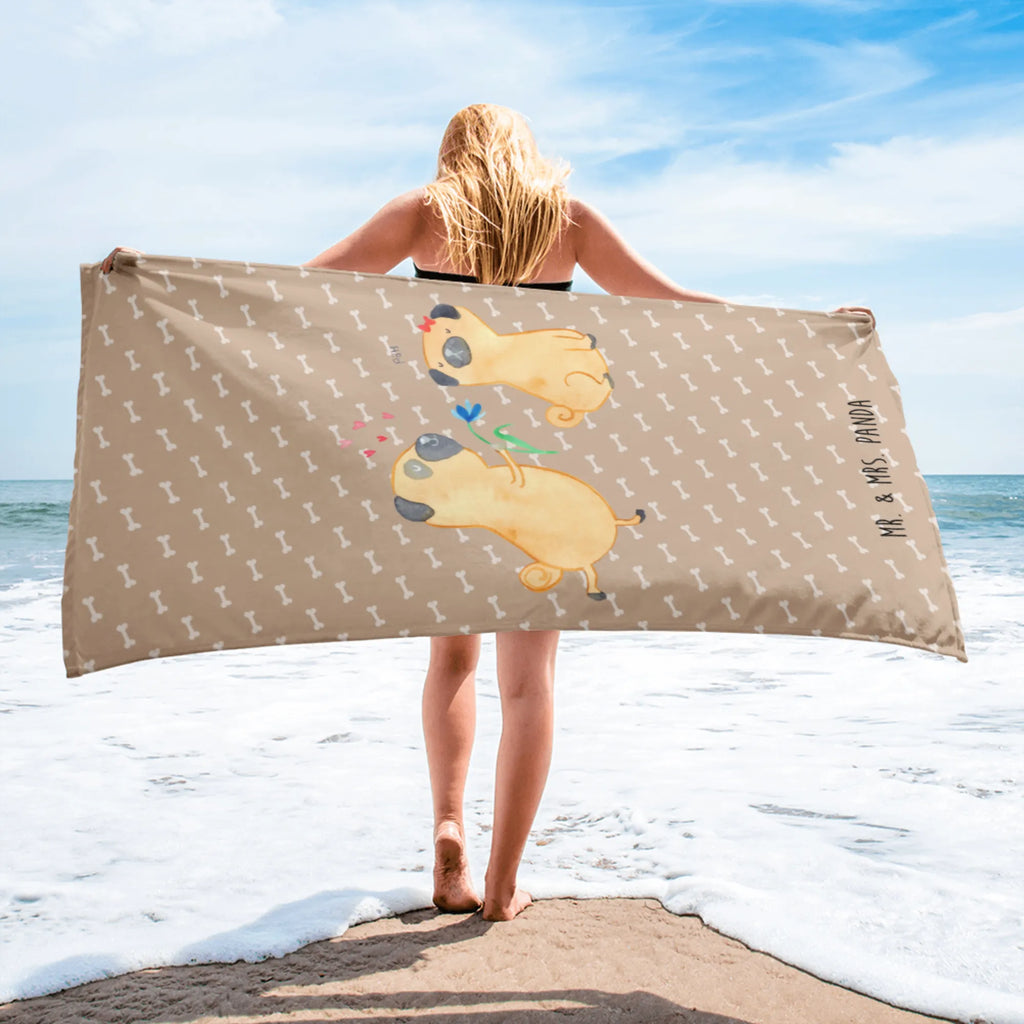 XL ręcznik kąpielowy mops Zakochani Handtuch XL Klassisch, Handtuch XL Für Männer, Pflegeleichtes Handtuch Groß, Handtuch Für Strand XL, Handtuch Für Dusche XL, Saunatuch XL, XL Handtuch Bunt, Handtuch XL Für Kinder, Großes Handtuch Für Badezimmer, Handtuch Groß Für Sport, Strapazierfähiges XL Handtuch, Weiches XL Handtuch, Großes Handtuch, Design Handtuch XL, Flauschiges Handtuch XL, Handtuch Für Sauna Groß, XL Handtuch Aus Bio Baumwolle, Badetuch Extra Groß, Handtuch Für Erwachsene XL, XL Handtuch, Mikrofaser Handtuch XL, Handtuch Übergröße, Handtuch XL Geschenkidee, Saugfähiges Großes Handtuch, Handtuch XL Modern, XL Handtuch Grau, Umweltfreundliches Handtuch Groß, Badehandtuch XL, Handtuch XL Für Frauen, Nachhaltiges Handtuch XL, Duschtuch XL, Waschbares Handtuch XL, XL Handtuch Weiß, Handtuch XL Aus Baumwolle, Extra Großes Handtuch, Handtuch Für Große Personen, Handtuch Für Wellness, XL Handtuch Mit Muster, Großes Handtuch Unifarben, Hund, Hundemotiv, Haustier, Hunderasse, Tierliebhaber, Hundebesitzer, Sprüche, verliebt, Möpse, Partner, Liebe, Mops, Hundeliebe, Liebesspruch. Verlobt, Geschenk Freund