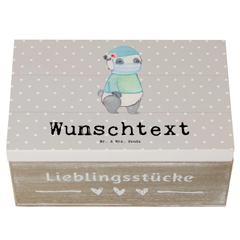 Personalizowane drewniane pudełko asystentka operacyjna serce Holzkiste mit Namen, Aufbewahrungsbox mit Namen, GEschenkdose personalisiert, Aufbewahrungsbox Personalisiert, Holzkiste Personalisiert, Kiste Personalisiert, Dekokiste mit Namen, mit Namen, Truhe mit Namen, Erinnerungsbox mit Namen, Schatzkiste mit Namen, Erinnerungskiste Personalisiert, Schatzkiste Personalisiert, Erinnerungsbox Personalisiert, Kiste mit Namen, Schatulle Personalisiert, Truhe Personalisiert, Geschenkbox personalisiert, Dekokiste Personalisiert, Schatulle mit Namen, Erinnerungskiste, Beruf, Ausbildung, Jubiläum, Abschied, Rente, Kollege, Kollegin, Geschenk, Schenken, Arbeitskollege, Mitarbeiter, Firma, Danke, Dankeschön, OP Assistentin, Operationsassistentin, Operationsassistenz, Operationstechnische Assistentin, OTA