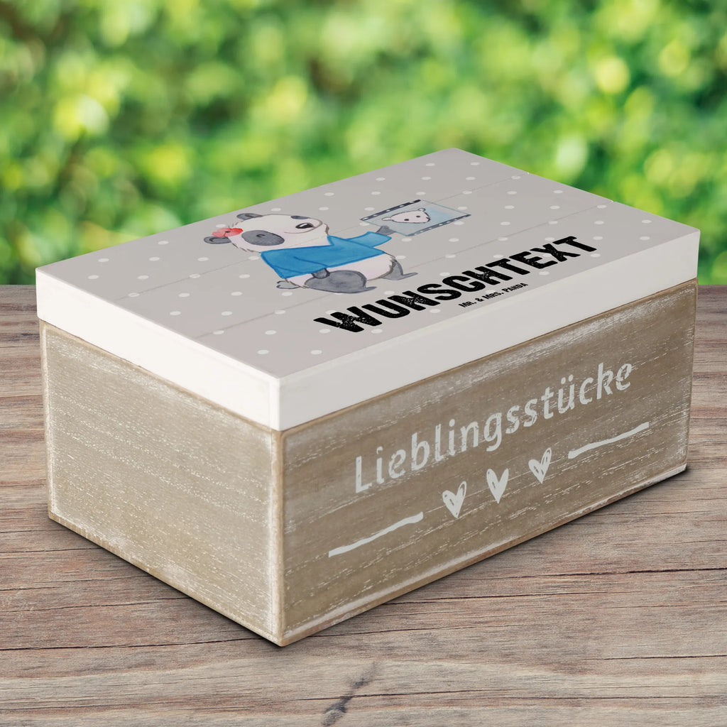 Personalisierte Holzkiste Neurologin Herz Schatulle Personalisiert, Aufbewahrungsbox mit Namen, Dekokiste mit Namen, Aufbewahrungsbox Personalisiert, Truhe Personalisiert, Geschenkbox Personalisiert, Holzkiste Personalisiert, Schatzkiste mit Namen, Erinnerungsbox Personalisiert, Kiste Personalisiert, GEschenkdose Personalisiert, Holzkiste mit Namen, Schatulle mit Namen, Schatzkiste Personalisiert, Erinnerungskiste Personalisiert, Kiste mit Namen, Erinnerungsbox mit Namen, mit Namen, Truhe mit Namen, Dekokiste Personalisiert, Beruf, Firma, Schenken, Mitarbeiter, Arbeitskollege, Danke, Kollegin, Geschenk, Kollege, Rente, Jubiläum, Abschied, Dankeschön, Ausbildung, Mediziner, Neurologin, Medizinstudium, Neurologie