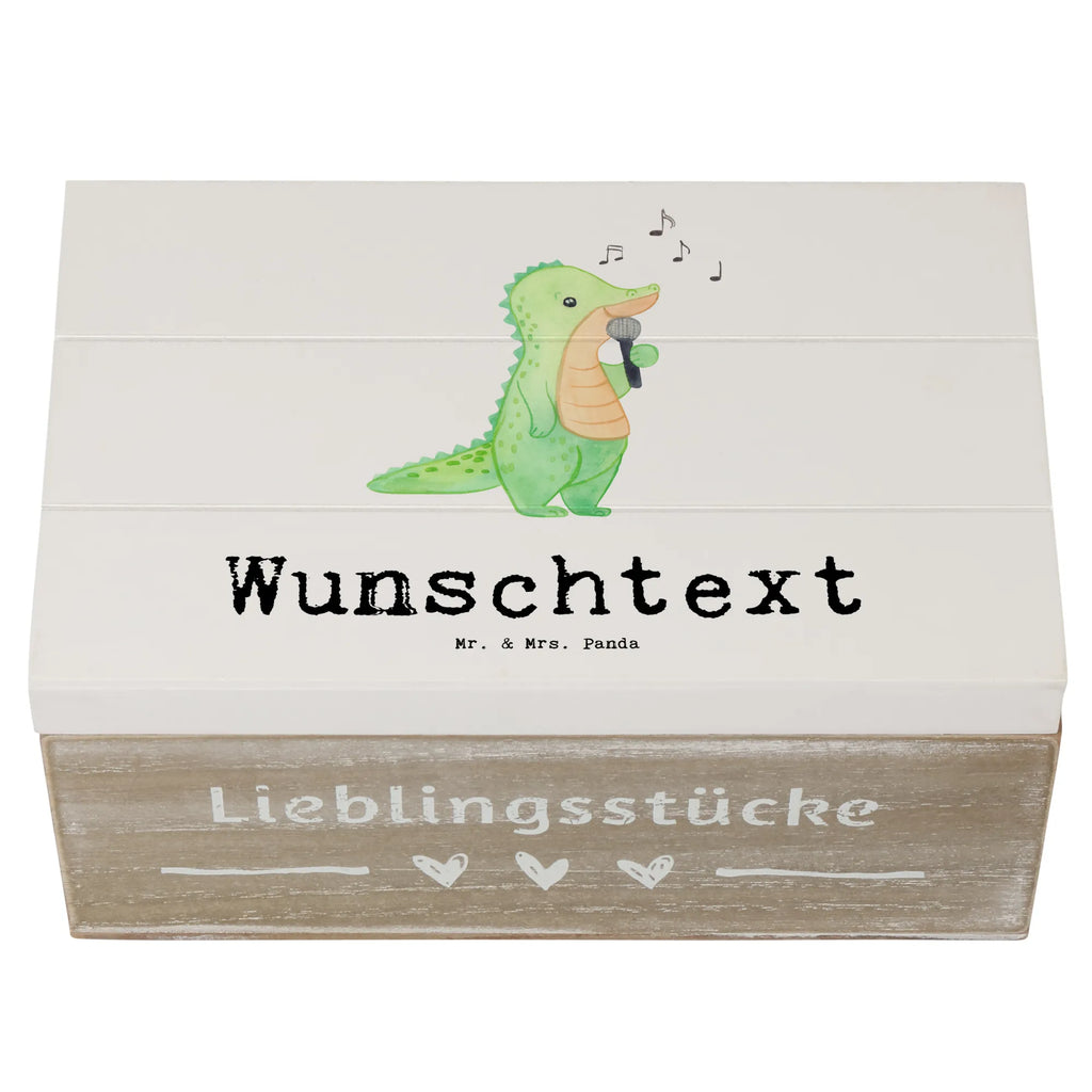 Personalisierte Holzkiste Krokodil Singen Holzkiste mit Namen, Erinnerungsbox Personalisiert, Schatzkiste Personalisiert, Kiste mit Namen, GEschenkdose Personalisiert, Schatulle Personalisiert, Schatzkiste mit Namen, Dekokiste mit Namen, Dekokiste Personalisiert, Erinnerungskiste Personalisiert, Aufbewahrungsbox Personalisiert, Aufbewahrungsbox mit Namen, Erinnerungsbox mit Namen, Truhe mit Namen, Schatulle mit Namen, Kiste Personalisiert, Truhe Personalisiert, mit Namen, Geschenkbox Personalisiert, Holzkiste Personalisiert, Geschenk, Schenken, Sport, Sportart, Hobby, Danke, Dankeschön, Auszeichnung, Gewinn, Sportler, Gesang, Live Auftritt, Band, Singen, Hobbysänger