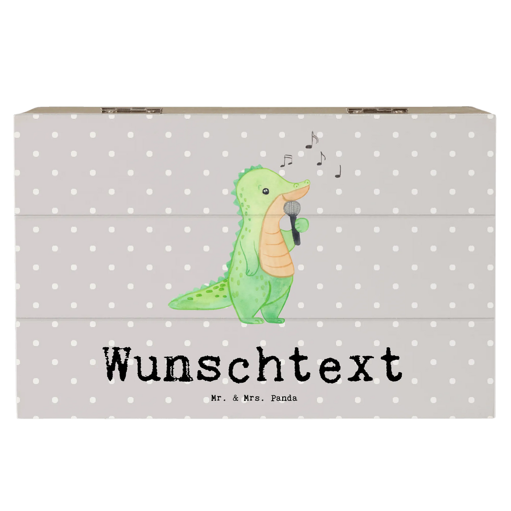 Personalisierte Holzkiste Krokodil Singen Holzkiste mit Namen, Erinnerungsbox Personalisiert, Schatzkiste Personalisiert, Kiste mit Namen, GEschenkdose Personalisiert, Schatulle Personalisiert, Schatzkiste mit Namen, Dekokiste mit Namen, Dekokiste Personalisiert, Erinnerungskiste Personalisiert, Aufbewahrungsbox Personalisiert, Aufbewahrungsbox mit Namen, Erinnerungsbox mit Namen, Truhe mit Namen, Schatulle mit Namen, Kiste Personalisiert, Truhe Personalisiert, mit Namen, Geschenkbox Personalisiert, Holzkiste Personalisiert, Geschenk, Schenken, Sport, Sportart, Hobby, Danke, Dankeschön, Auszeichnung, Gewinn, Sportler, Gesang, Live Auftritt, Band, Singen, Hobbysänger