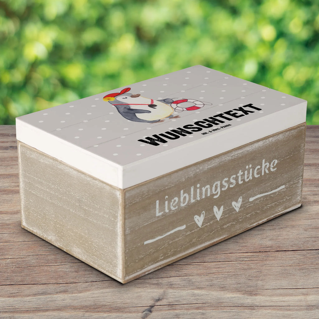 Personalizowane drewniane pudełko ratowniczka serce Schatulle Personalisiert, Schatulle mit Namen, Erinnerungsbox Personalisiert, Truhe Personalisiert, Aufbewahrungsbox Personalisiert, GEschenkdose Personalisiert, Erinnerungsbox mit Namen, Holzkiste mit Namen, Geschenkbox Personalisiert, mit Namen, Schatzkiste mit Namen, Kiste mit Namen, Kiste Personalisiert, Holzkiste Personalisiert, Truhe mit Namen, Erinnerungskiste Personalisiert, Schatzkiste Personalisiert, Aufbewahrungsbox mit Namen, Dekokiste Personalisiert, Dekokiste mit Namen, Beruf, Firma, Schenken, Mitarbeiter, Arbeitskollege, Danke, Kollegin, Geschenk, Kollege, Rente, Jubiläum, Abschied, Dankeschön, Ausbildung, Rettungsschwimmerin, Schwimmbad, Freibad, Badeanstalt, Schwimmmeisterin, Schwimmschule, Bademeisterin, Schwimmverein
