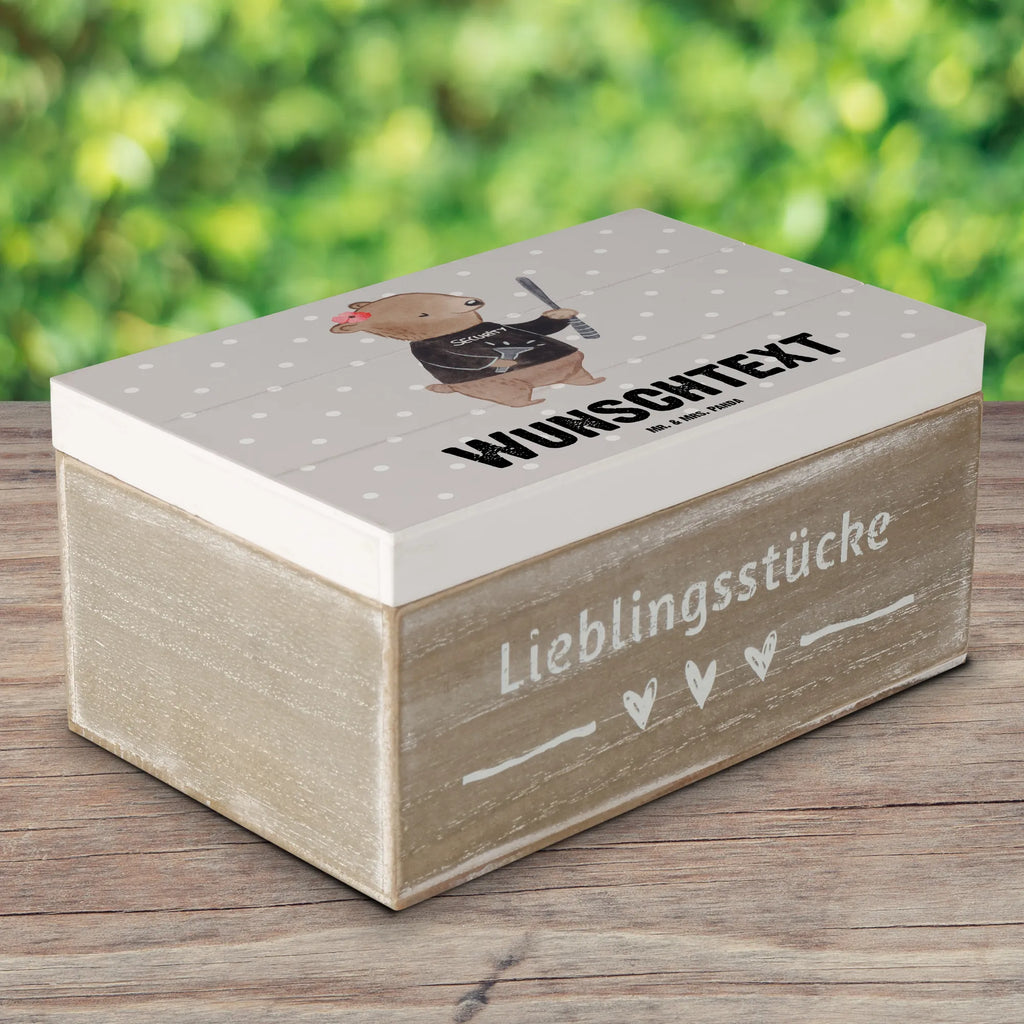 Personalisierte Holzkiste Security Mitarbeiterin mit Herz Schatulle Personalisiert, Truhe Personalisiert, Erinnerungsbox mit Namen, mit Namen, Geschenkbox Personalisiert, Dekokiste mit Namen, Aufbewahrungsbox Personalisiert, Truhe mit Namen, GEschenkdose Personalisiert, Dekokiste Personalisiert, Holzkiste Personalisiert, Schatulle mit Namen, Schatzkiste Personalisiert, Kiste Personalisiert, Erinnerungsbox Personalisiert, Kiste mit Namen, Aufbewahrungsbox mit Namen, Holzkiste mit Namen, Schatzkiste mit Namen, Erinnerungskiste Personalisiert, Beruf, Firma, Schenken, Mitarbeiter, Arbeitskollege, Danke, Kollegin, Geschenk, Kollege, Rente, Jubiläum, Abschied, Dankeschön, Ausbildung