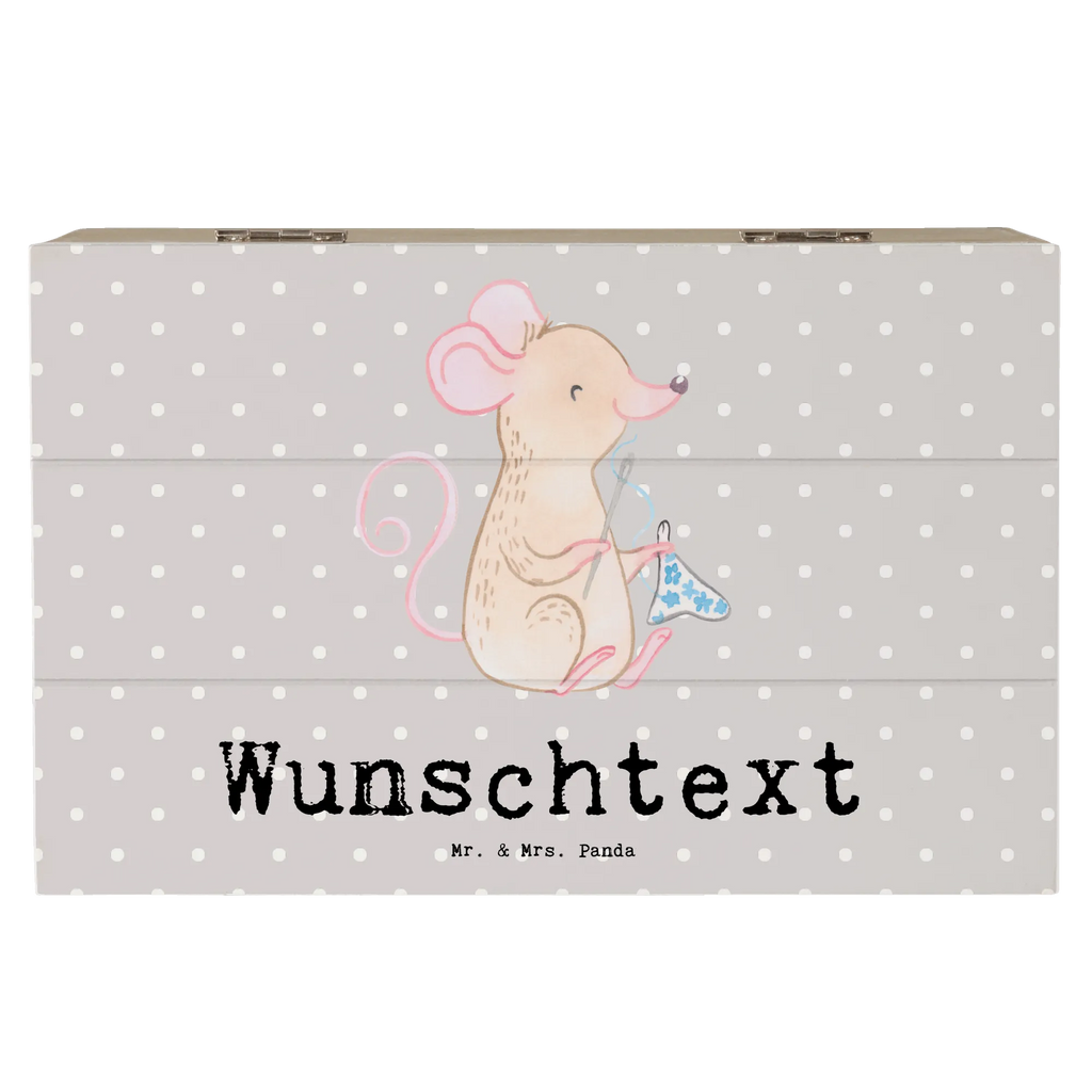 Personalised wooden chest Mouse Sew GEschenkdose personalisiert, Aufbewahrungsbox Personalisiert, Schatulle Personalisiert, Truhe Personalisiert, Kiste Personalisiert, Holzkiste mit Namen, Erinnerungsbox Personalisiert, Schatzkiste mit Namen, mit Namen, Kiste mit Namen, Schatulle mit Namen, Aufbewahrungsbox mit Namen, Dekokiste mit Namen, Dekokiste Personalisiert, Geschenkbox personalisiert, Holzkiste Personalisiert, Erinnerungsbox mit Namen, Erinnerungskiste, Erinnerungskiste Personalisiert, Schatzkiste Personalisiert, Truhe mit Namen, Geschenk, Sport, Sportart, Hobby, Schenken, Danke, Dankeschön, Auszeichnung, Gewinn, Sportler, kreatives Hobby, DIY, Nähmaschine, Nähkurs, Nähen