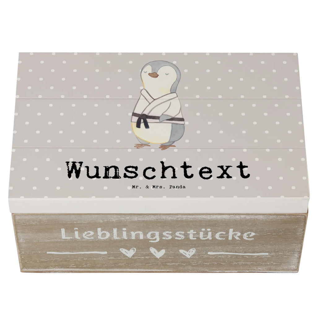 Personalizowane drewniane pudełko Pingwin karate Aufbewahrungsbox Personalisiert, Holzkiste mit Namen, Holzkiste Personalisiert, Geschenkbox Personalisiert, Erinnerungsbox Personalisiert, Erinnerungskiste Personalisiert, GEschenkdose Personalisiert, Kiste mit Namen, Schatzkiste mit Namen, Schatulle Personalisiert, Schatulle mit Namen, Kiste Personalisiert, mit Namen, Truhe Personalisiert, Erinnerungsbox mit Namen, Dekokiste mit Namen, Truhe mit Namen, Aufbewahrungsbox mit Namen, Dekokiste Personalisiert, Schatzkiste Personalisiert, Geschenk, Schenken, Sport, Sportart, Hobby, Danke, Dankeschön, Auszeichnung, Gewinn, Sportler, Kampfkunst, Karate, Karate Verein, Selbstverteidigung, Kampfsportart