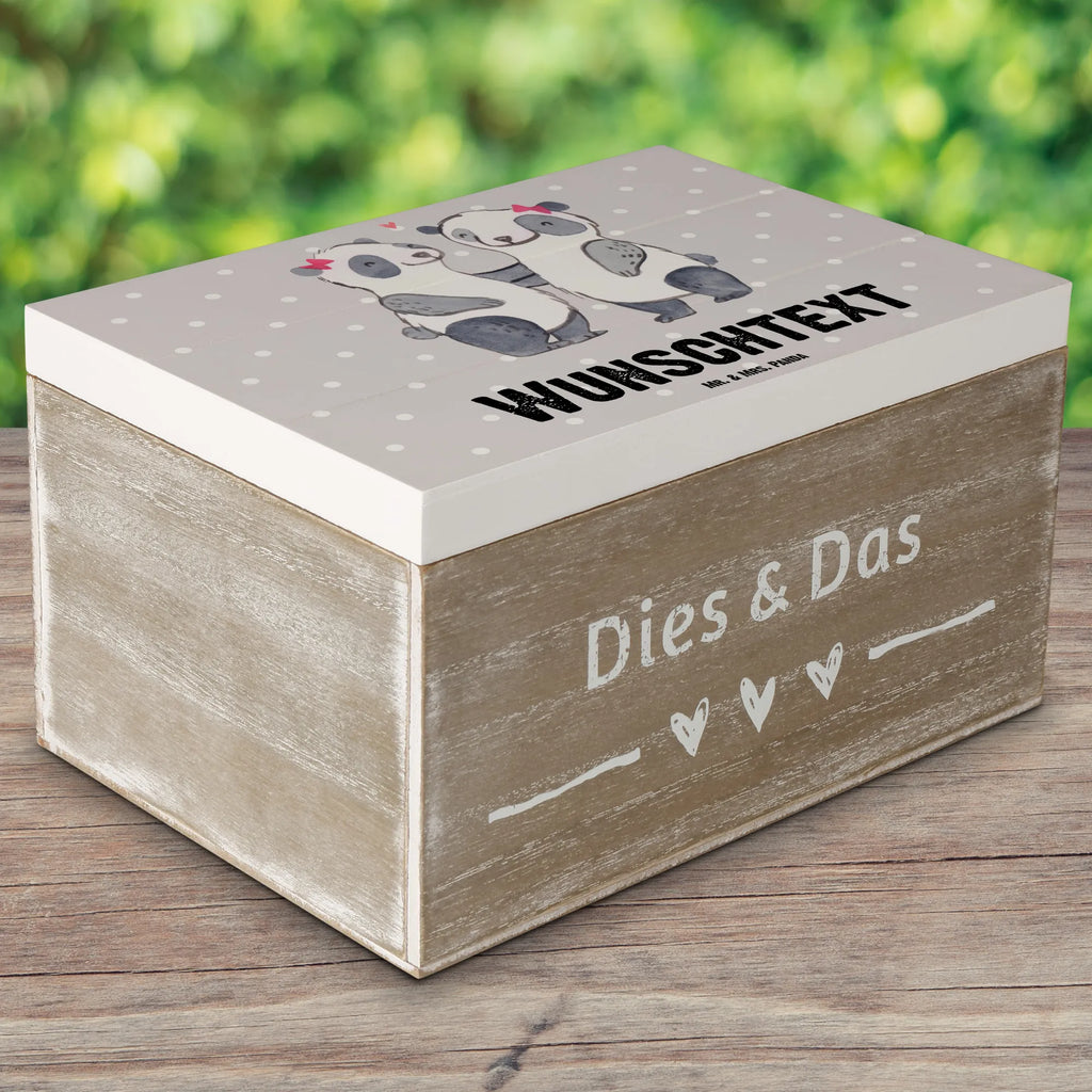 Personalisierte Holzkiste Panda Beste Halbtante der Welt Erinnerungskiste Personalisiert, Geschenkbox personalisiert, Holzkiste mit Namen, Schatzkiste Personalisiert, Dekokiste Personalisiert, Aufbewahrungsbox Personalisiert, Schatulle mit Namen, Schatzkiste mit Namen, Erinnerungsbox mit Namen, Holzkiste Personalisiert, Erinnerungskiste, Schatulle Personalisiert, Erinnerungsbox Personalisiert, mit Namen, Truhe Personalisiert, Kiste Personalisiert, Aufbewahrungsbox mit Namen, GEschenkdose personalisiert, Dekokiste mit Namen, Truhe mit Namen, Kiste mit Namen, für, Dankeschön, Geschenk, Schenken, Geburtstag, Geburtstagsgeschenk, Geschenkidee, Danke, Bedanken, Mitbringsel, Freude machen, Geschenktipp, Stiefgeschwister, Familie, Stief, beste Tante, Kleinigkeit, Stieftante, Tante, Halbtante