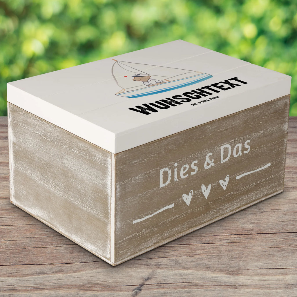 Personalizowane drewniane pudełko niedźwiedź Żeglowanie mit Namen, Holzkiste Personalisiert, Erinnerungsbox mit Namen, Truhe mit Namen, Dekokiste Personalisiert, Schatzkiste mit Namen, Truhe Personalisiert, Dekokiste mit Namen, Aufbewahrungsbox Personalisiert, Erinnerungsbox Personalisiert, Erinnerungskiste Personalisiert, Kiste Personalisiert, Schatulle Personalisiert, Schatzkiste Personalisiert, Schatulle mit Namen, Geschenkbox Personalisiert, GEschenkdose Personalisiert, Holzkiste mit Namen, Kiste mit Namen, Aufbewahrungsbox mit Namen, Geschenk, Schenken, Sport, Sportart, Hobby, Danke, Dankeschön, Auszeichnung, Gewinn, Sportler, Segelboot, Segelschule, Segeltörn, Yachtclub, Segeln