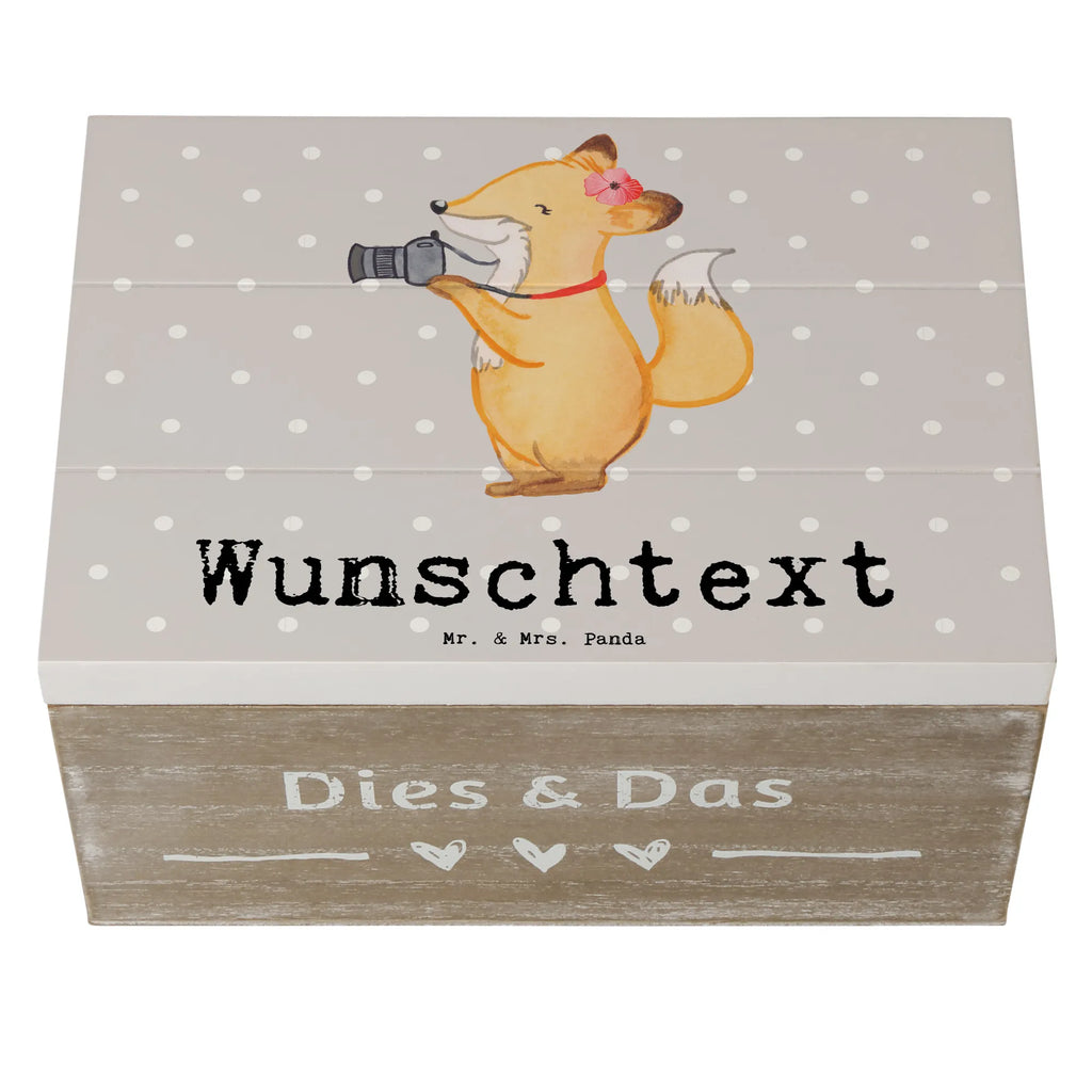 Personalizowane drewniane pudełko fotografka serce Truhe mit Namen, Aufbewahrungsbox mit Namen, Schatzkiste mit Namen, Erinnerungsbox mit Namen, Erinnerungskiste Personalisiert, Schatulle Personalisiert, Schatzkiste Personalisiert, GEschenkdose Personalisiert, Kiste Personalisiert, Schatulle mit Namen, Dekokiste Personalisiert, Holzkiste mit Namen, Truhe Personalisiert, Holzkiste Personalisiert, Erinnerungsbox Personalisiert, Kiste mit Namen, Aufbewahrungsbox Personalisiert, Geschenkbox Personalisiert, Dekokiste mit Namen, mit Namen, Beruf, Firma, Schenken, Mitarbeiter, Arbeitskollege, Danke, Kollegin, Geschenk, Kollege, Rente, Jubiläum, Abschied, Dankeschön, Ausbildung, Hochzeitsfotografin, Hobbyfotografin, Fotografin, Fotografie, Profi Fotografin, Fotoreporterin