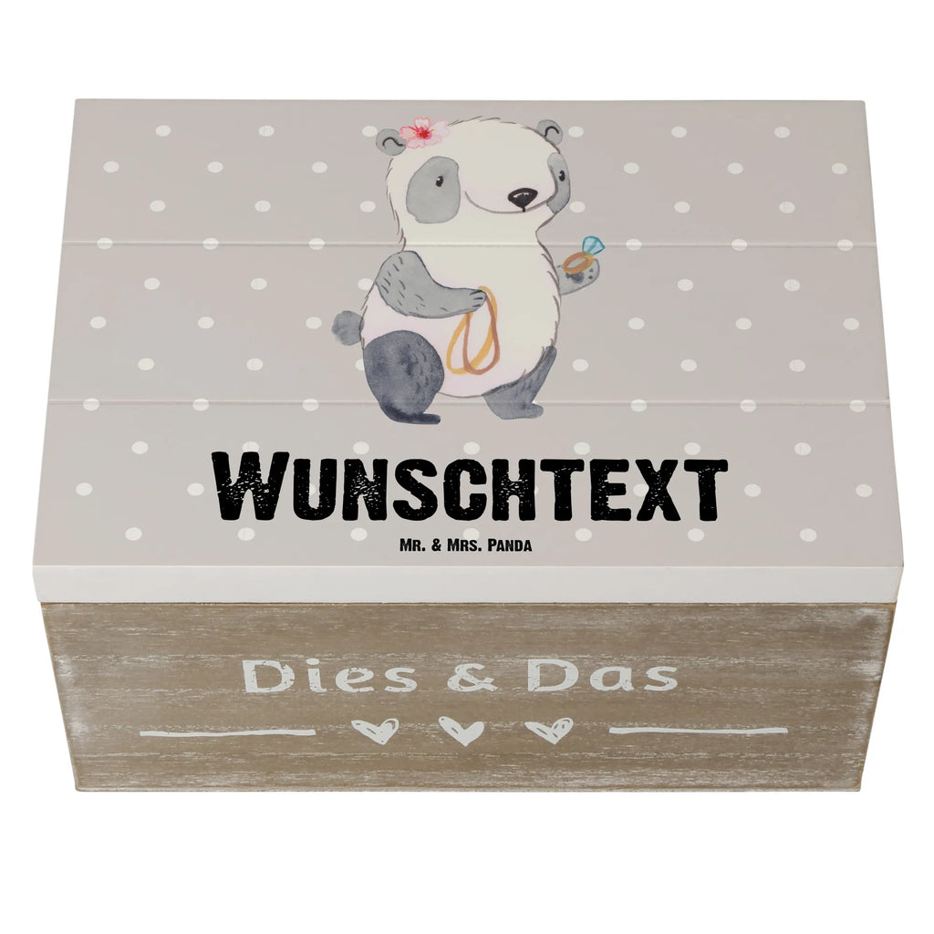 Personalisierte Holzkiste Juwelierin Herz Erinnerungskiste Personalisiert, Dekokiste mit Namen, Schatulle Personalisiert, Truhe Personalisiert, Aufbewahrungsbox Personalisiert, Schatulle mit Namen, Schatzkiste Personalisiert, Geschenkbox Personalisiert, Dekokiste Personalisiert, Erinnerungsbox mit Namen, Aufbewahrungsbox mit Namen, Holzkiste Personalisiert, GEschenkdose Personalisiert, Kiste mit Namen, Schatzkiste mit Namen, Kiste Personalisiert, Erinnerungsbox Personalisiert, mit Namen, Truhe mit Namen, Holzkiste mit Namen, Beruf, Firma, Schenken, Mitarbeiter, Arbeitskollege, Danke, Kollegin, Geschenk, Kollege, Rente, Jubiläum, Abschied, Dankeschön, Ausbildung, Goldschmiedin, Juwelierin, Schmuckgeschäft, Schmuckwarenhändlerin, Eröffnung