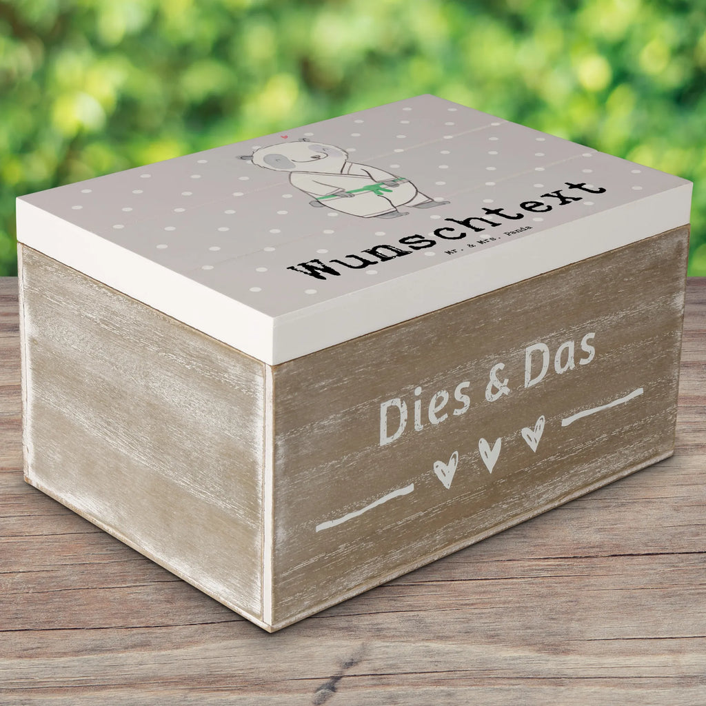 Personalizowane drewniane pudełko Panda Jiu Jitsu Holzkiste mit Namen, Schatzkiste mit Namen, Holzkiste Personalisiert, Aufbewahrungsbox Personalisiert, Kiste mit Namen, Truhe Personalisiert, Truhe mit Namen, Geschenkbox Personalisiert, Dekokiste Personalisiert, GEschenkdose Personalisiert, Erinnerungsbox Personalisiert, Schatzkiste Personalisiert, mit Namen, Schatulle mit Namen, Erinnerungsbox mit Namen, Schatulle Personalisiert, Aufbewahrungsbox mit Namen, Erinnerungskiste Personalisiert, Kiste Personalisiert, Dekokiste mit Namen, Geschenk, Schenken, Sport, Sportart, Hobby, Danke, Dankeschön, Auszeichnung, Gewinn, Sportler, Selbstverteidigung, Japanische Kampfkunst, Jiu Jitsu