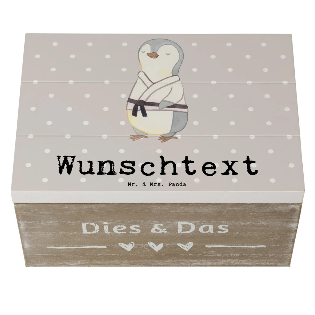 Personalizowane drewniane pudełko Pingwin karate Aufbewahrungsbox Personalisiert, Holzkiste mit Namen, Holzkiste Personalisiert, Geschenkbox Personalisiert, Erinnerungsbox Personalisiert, Erinnerungskiste Personalisiert, GEschenkdose Personalisiert, Kiste mit Namen, Schatzkiste mit Namen, Schatulle Personalisiert, Schatulle mit Namen, Kiste Personalisiert, mit Namen, Truhe Personalisiert, Erinnerungsbox mit Namen, Dekokiste mit Namen, Truhe mit Namen, Aufbewahrungsbox mit Namen, Dekokiste Personalisiert, Schatzkiste Personalisiert, Geschenk, Schenken, Sport, Sportart, Hobby, Danke, Dankeschön, Auszeichnung, Gewinn, Sportler, Kampfkunst, Karate, Karate Verein, Selbstverteidigung, Kampfsportart