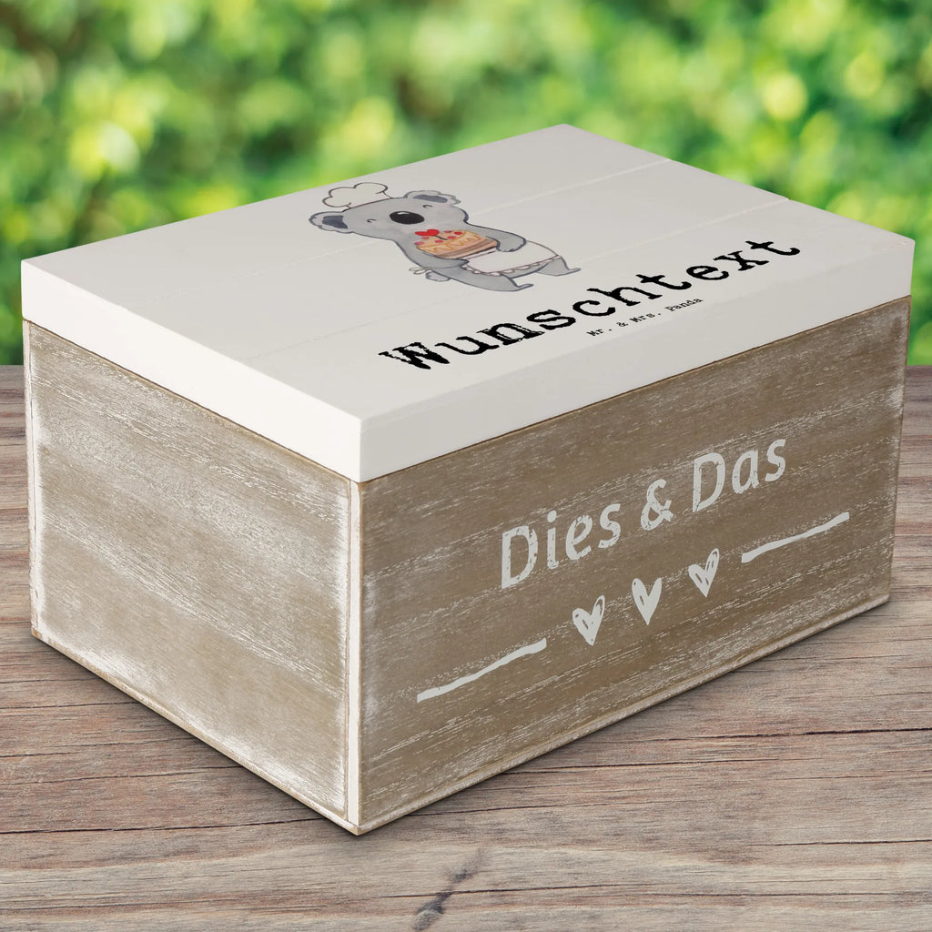 Personalizowane drewniane pudełko cukiernik Serce Kiste mit Namen, Erinnerungskiste Personalisiert, Truhe mit Namen, Holzkiste mit Namen, GEschenkdose Personalisiert, Aufbewahrungsbox mit Namen, Dekokiste mit Namen, Geschenkbox Personalisiert, Truhe Personalisiert, Kiste Personalisiert, Schatzkiste mit Namen, Schatzkiste Personalisiert, Aufbewahrungsbox Personalisiert, Schatulle mit Namen, Erinnerungsbox Personalisiert, mit Namen, Erinnerungsbox mit Namen, Holzkiste Personalisiert, Schatulle Personalisiert, Dekokiste Personalisiert, Beruf, Firma, Schenken, Mitarbeiter, Arbeitskollege, Danke, Kollegin, Geschenk, Kollege, Rente, Jubiläum, Abschied, Dankeschön, Ausbildung, Confiseur, Konditor, Kuchenbäcker, Patissier, Bäcker