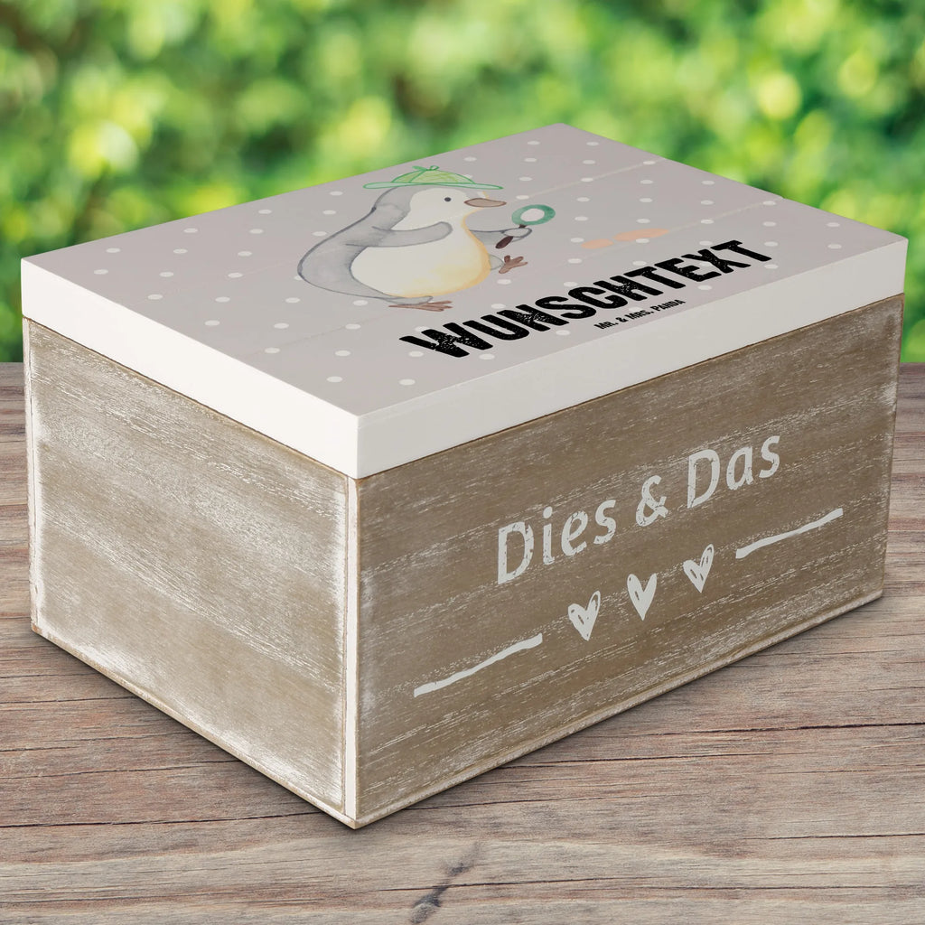 Personalizowane drewniane pudełko detektyw serce Schatzkiste mit Namen, Erinnerungskiste Personalisiert, GEschenkdose Personalisiert, Geschenkbox Personalisiert, Schatzkiste Personalisiert, Erinnerungsbox Personalisiert, Aufbewahrungsbox mit Namen, Schatulle mit Namen, Erinnerungsbox mit Namen, Kiste mit Namen, Truhe Personalisiert, mit Namen, Dekokiste Personalisiert, Dekokiste mit Namen, Holzkiste Personalisiert, Kiste Personalisiert, Truhe mit Namen, Holzkiste mit Namen, Aufbewahrungsbox Personalisiert, Schatulle Personalisiert, Beruf, Firma, Schenken, Mitarbeiter, Arbeitskollege, Danke, Kollegin, Geschenk, Kollege, Rente, Jubiläum, Abschied, Dankeschön, Ausbildung, Berufsdetektiv, Spurensuche, Detektiv, Detektivausbildung, Wirtschaftsdetektei, Privatdetektei, Agent, Ermittler