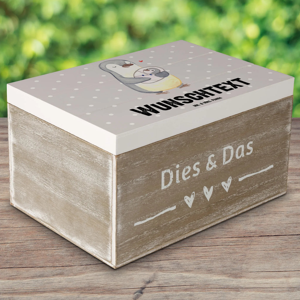 Personalisierte Holzkiste Krippenerzieher mit Herz Dekokiste mit Namen, Dekokiste Personalisiert, Holzkiste Personalisiert, Erinnerungsbox mit Namen, Kiste mit Namen, Schatulle Personalisiert, Schatzkiste Personalisiert, Holzkiste mit Namen, Aufbewahrungsbox Personalisiert, Truhe Personalisiert, Kiste Personalisiert, GEschenkdose Personalisiert, Schatulle mit Namen, Erinnerungskiste Personalisiert, Aufbewahrungsbox mit Namen, Erinnerungsbox Personalisiert, Truhe mit Namen, Schatzkiste mit Namen, mit Namen, Geschenkbox Personalisiert, Beruf, Firma, Schenken, Mitarbeiter, Arbeitskollege, Danke, Kollegin, Geschenk, Kollege, Rente, Jubiläum, Abschied, Dankeschön, Ausbildung, Pädagoge, Kindertagesstätte, Krippenerzieher, Eröffnung, Erzieher, KITA