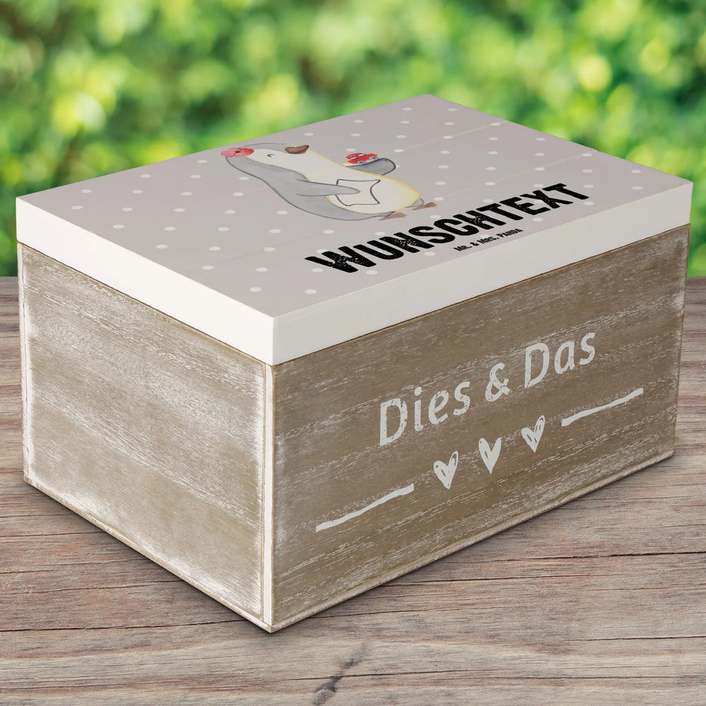 Personalised wooden chest Female Car Dealer Heart mit Namen, Erinnerungskiste, Schatulle mit Namen, Dekokiste mit Namen, Erinnerungskiste Personalisiert, Aufbewahrungsbox Personalisiert, Holzkiste Personalisiert, Geschenkbox personalisiert, Schatulle Personalisiert, Kiste mit Namen, Erinnerungsbox Personalisiert, Truhe mit Namen, Schatzkiste Personalisiert, Erinnerungsbox mit Namen, Dekokiste Personalisiert, Holzkiste mit Namen, Aufbewahrungsbox mit Namen, Schatzkiste mit Namen, Truhe Personalisiert, GEschenkdose personalisiert, Kiste Personalisiert, Beruf, Ausbildung, Jubiläum, Abschied, Rente, Kollege, Kollegin, Geschenk, Schenken, Arbeitskollege, Mitarbeiter, Firma, Danke, Dankeschön, Eröffnung Autohaus, Autohändlerin, Autoverkäuferin, Autohandel, Gebrauchtwagenhändlerin