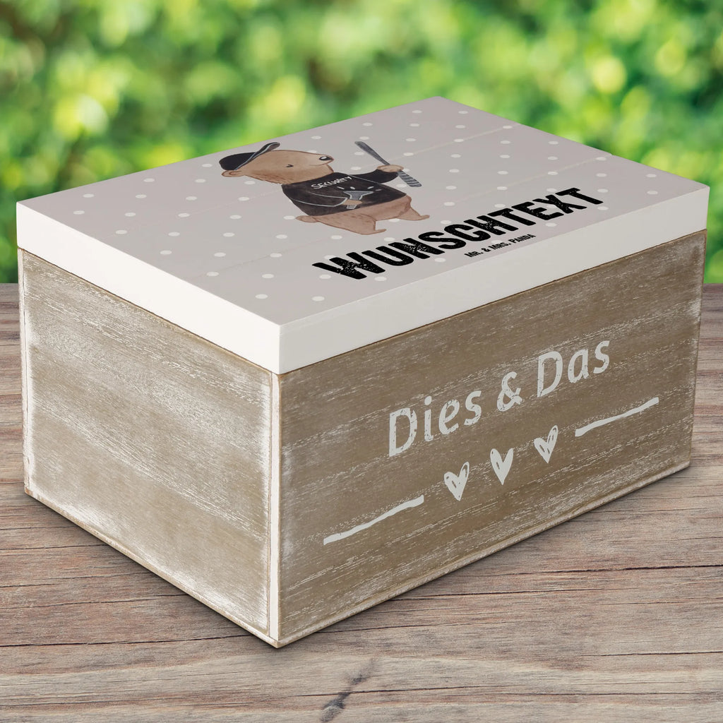 Personalisierte Holzkiste Bodyguard mit Herz Erinnerungsbox mit Namen, Geschenkbox Personalisiert, Kiste mit Namen, Dekokiste Personalisiert, Truhe mit Namen, mit Namen, Holzkiste mit Namen, Erinnerungskiste Personalisiert, Kiste Personalisiert, GEschenkdose Personalisiert, Truhe Personalisiert, Schatulle mit Namen, Schatzkiste Personalisiert, Dekokiste mit Namen, Holzkiste Personalisiert, Aufbewahrungsbox Personalisiert, Schatulle Personalisiert, Erinnerungsbox Personalisiert, Aufbewahrungsbox mit Namen, Schatzkiste mit Namen, Beruf, Firma, Schenken, Mitarbeiter, Arbeitskollege, Danke, Kollegin, Geschenk, Kollege, Rente, Jubiläum, Abschied, Dankeschön, Ausbildung, Personenschützer, Bodyguard