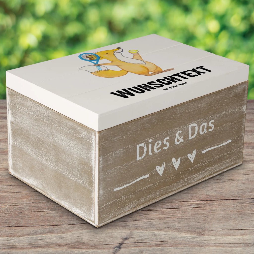Personalised wooden chest Fox play tennis Geschenkbox Personalisiert, Schatzkiste mit Namen, Erinnerungsbox mit Namen, Holzkiste mit Namen, Holzkiste Personalisiert, Schatulle mit Namen, Erinnerungskiste Personalisiert, Dekokiste Personalisiert, Truhe mit Namen, Schatzkiste Personalisiert, Truhe Personalisiert, Erinnerungsbox Personalisiert, GEschenkdose Personalisiert, Kiste Personalisiert, Schatulle Personalisiert, Aufbewahrungsbox mit Namen, mit Namen, Dekokiste mit Namen, Kiste mit Namen, Aufbewahrungsbox Personalisiert, Geschenk, Schenken, Sport, Sportart, Hobby, Danke, Dankeschön, Auszeichnung, Gewinn, Sportler, Tennisclub, Tennisverein, Tennis Turnier, Ballsportart, Tennis spielen