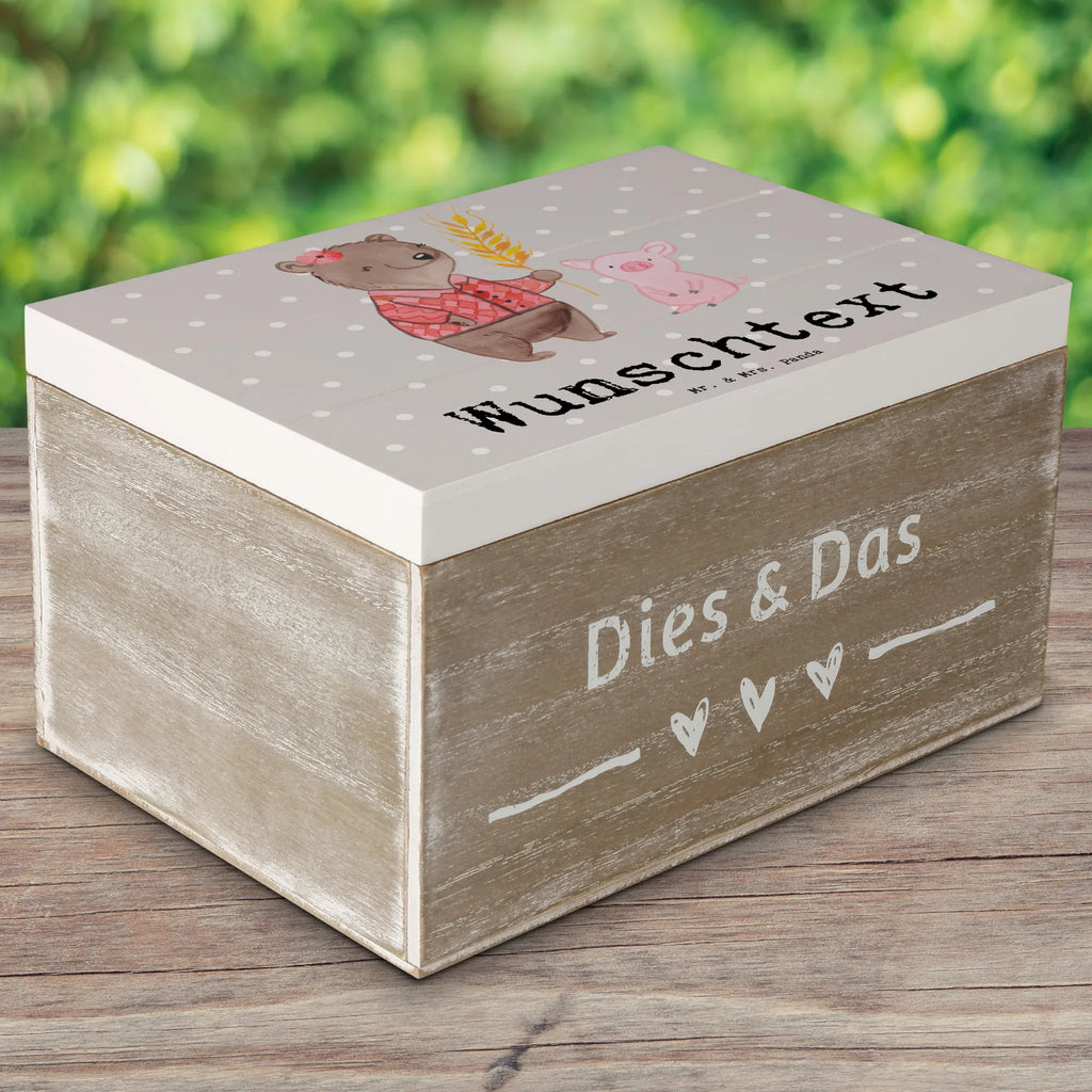 Personalisierte Holzkiste Landwirtin Herz Holzkiste mit Namen, Erinnerungskiste Personalisiert, Holzkiste Personalisiert, Schatzkiste mit Namen, Kiste Personalisiert, Dekokiste Personalisiert, Truhe Personalisiert, Schatulle Personalisiert, Schatzkiste Personalisiert, Erinnerungsbox Personalisiert, Kiste mit Namen, Aufbewahrungsbox Personalisiert, Dekokiste mit Namen, Aufbewahrungsbox mit Namen, mit Namen, Erinnerungsbox mit Namen, Truhe mit Namen, Geschenkbox Personalisiert, Schatulle mit Namen, GEschenkdose Personalisiert, Beruf, Firma, Schenken, Mitarbeiter, Arbeitskollege, Danke, Kollegin, Geschenk, Kollege, Rente, Jubiläum, Abschied, Dankeschön, Ausbildung, Agronomin, Bäuerin, Tierwirtin, Bauernhof, Landwirtin, Farmerin