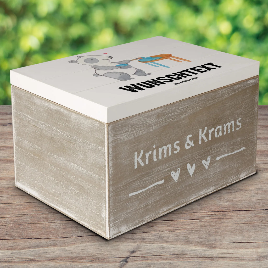 Personalisierte Holzkiste Panda Möbel restaurieren GEschenkdose personalisiert, Schatzkiste Personalisiert, Erinnerungskiste Personalisiert, Holzkiste Personalisiert, mit Namen, Truhe Personalisiert, Dekokiste mit Namen, Schatulle Personalisiert, Truhe mit Namen, Erinnerungskiste, Schatulle mit Namen, Dekokiste Personalisiert, Schatzkiste mit Namen, Kiste Personalisiert, Geschenkbox personalisiert, Holzkiste mit Namen, Aufbewahrungsbox mit Namen, Aufbewahrungsbox Personalisiert, Kiste mit Namen, Erinnerungsbox mit Namen, Erinnerungsbox Personalisiert, Geschenk, Sport, Sportart, Hobby, Schenken, Danke, Dankeschön, Auszeichnung, Gewinn, Sportler, antike Möbel restaurieren, Restaurator, Möbel restaurieren, Handwerk