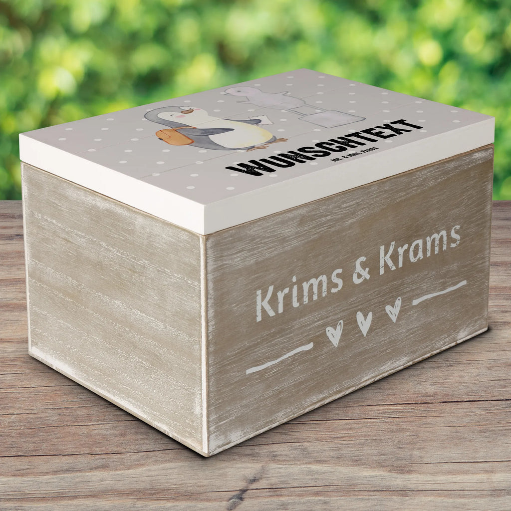 Personalizowane drewniane pudełko Pingwin Odwiedź muzeum Dekokiste Personalisiert, Holzkiste Personalisiert, Schatzkiste mit Namen, Truhe mit Namen, Geschenkbox Personalisiert, GEschenkdose Personalisiert, Kiste Personalisiert, mit Namen, Dekokiste mit Namen, Schatzkiste Personalisiert, Erinnerungsbox mit Namen, Truhe Personalisiert, Holzkiste mit Namen, Aufbewahrungsbox Personalisiert, Erinnerungsbox Personalisiert, Aufbewahrungsbox mit Namen, Schatulle mit Namen, Schatulle Personalisiert, Erinnerungskiste Personalisiert, Kiste mit Namen, Hobby, Sportart, Schenken, Sport, Sportler, Gewinn, Auszeichnung, Dankeschön, Geschenk, Danke, Museen, Museum Besuchen